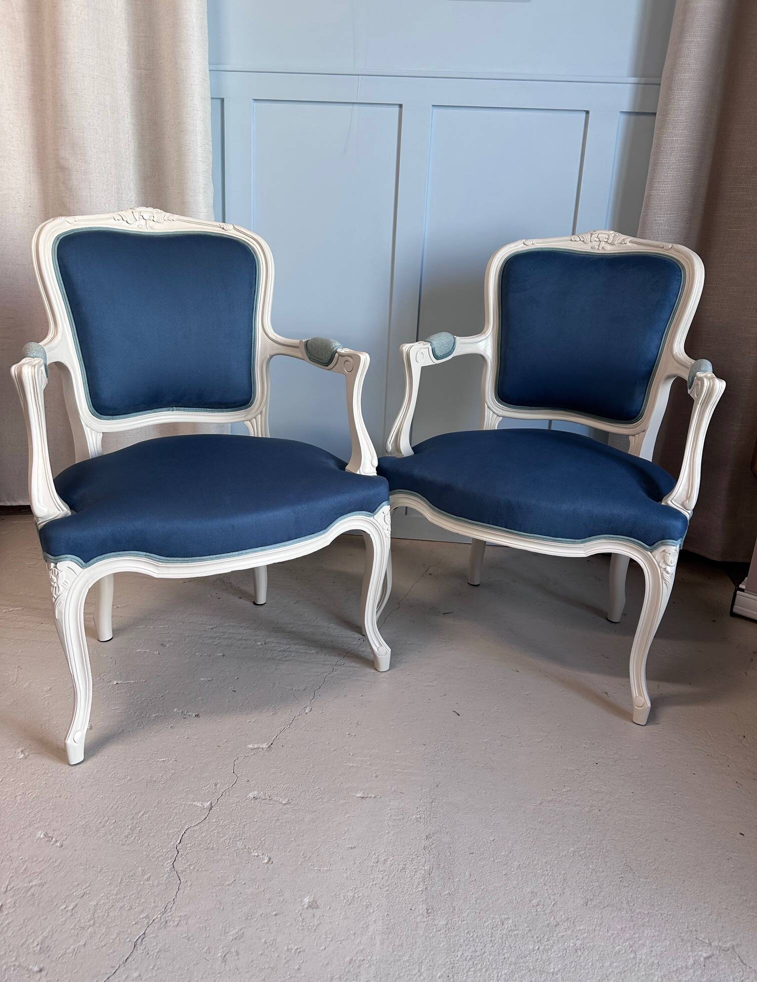 Paire de fauteuils cabriolet style Louis XV