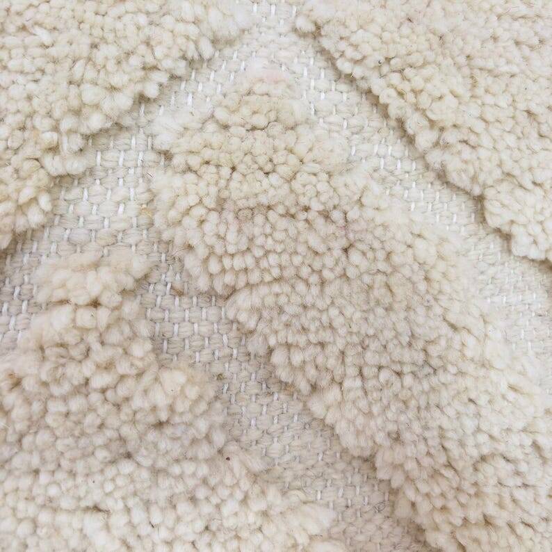 Tapis artisanal en laine naturelle