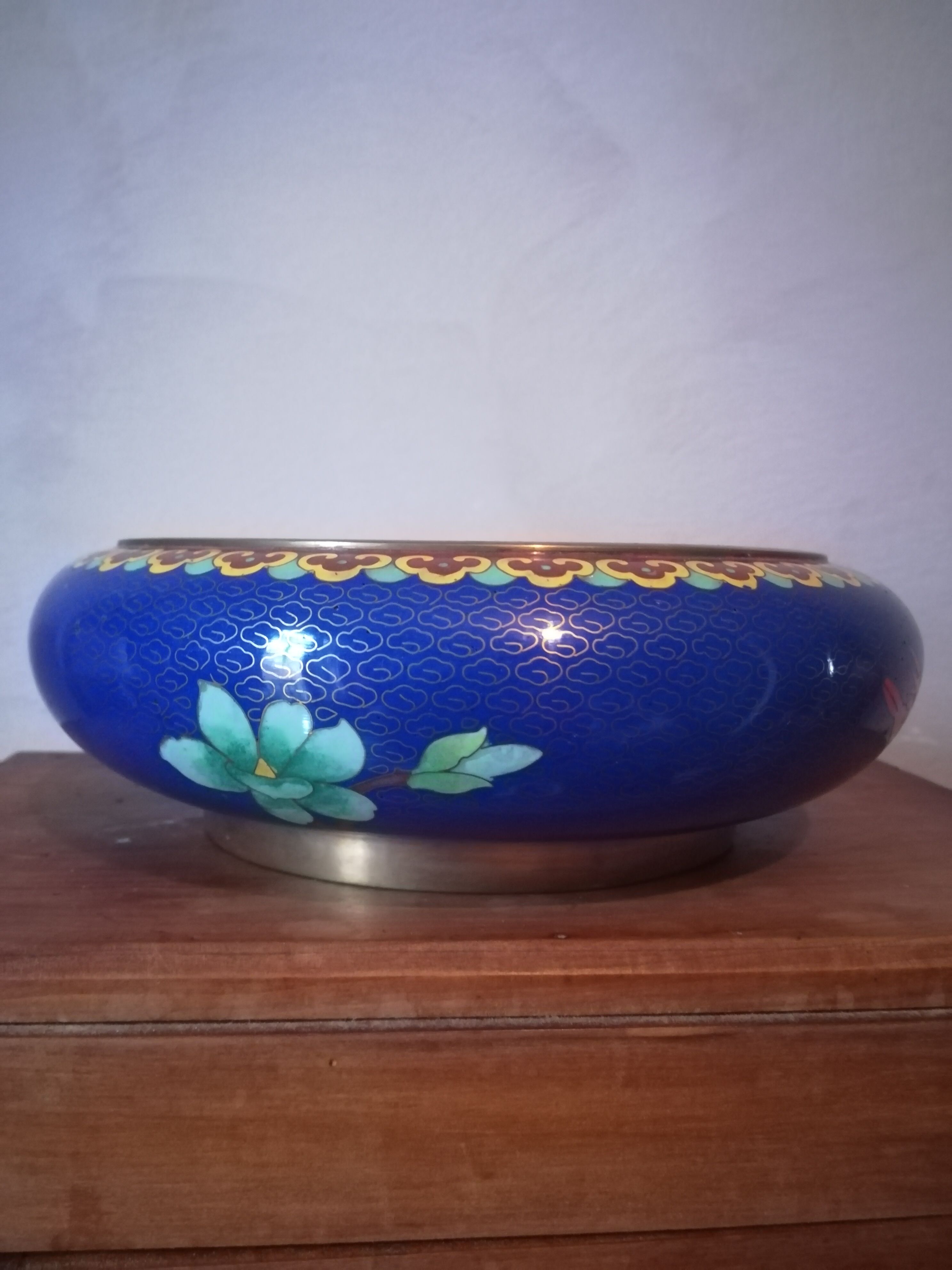 Chinese cup in partitioned email