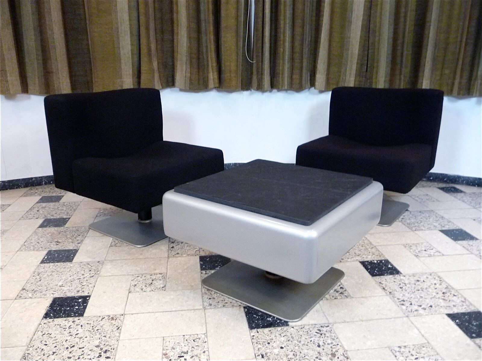 Chaises longues System 350 et table d'appoint par Herbert Hirche pour Mauser, 1974, ensemble de 3
