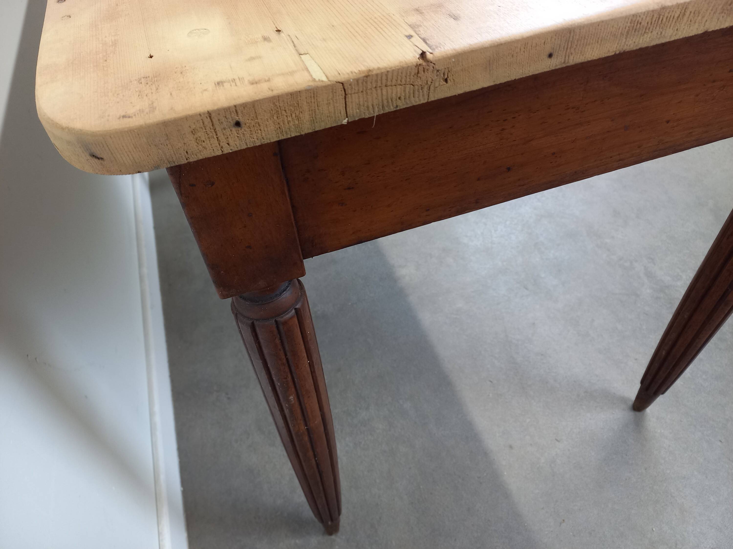 Farmhouse table with drawers