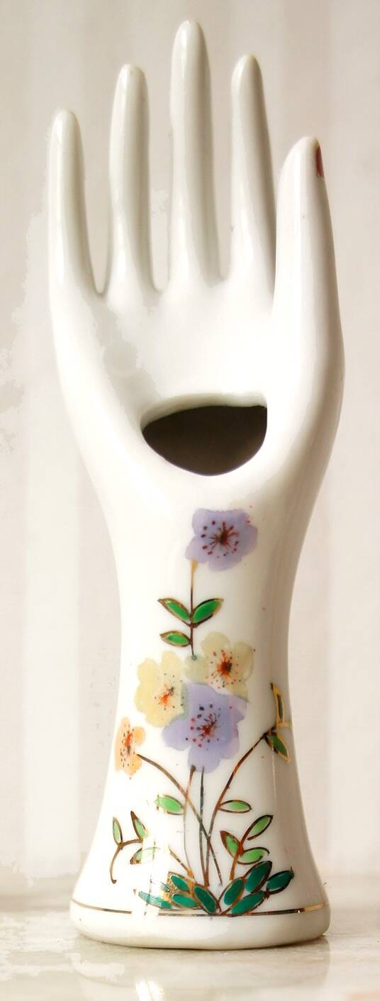 Soliflore ring in porcelain hand tattooed flowers