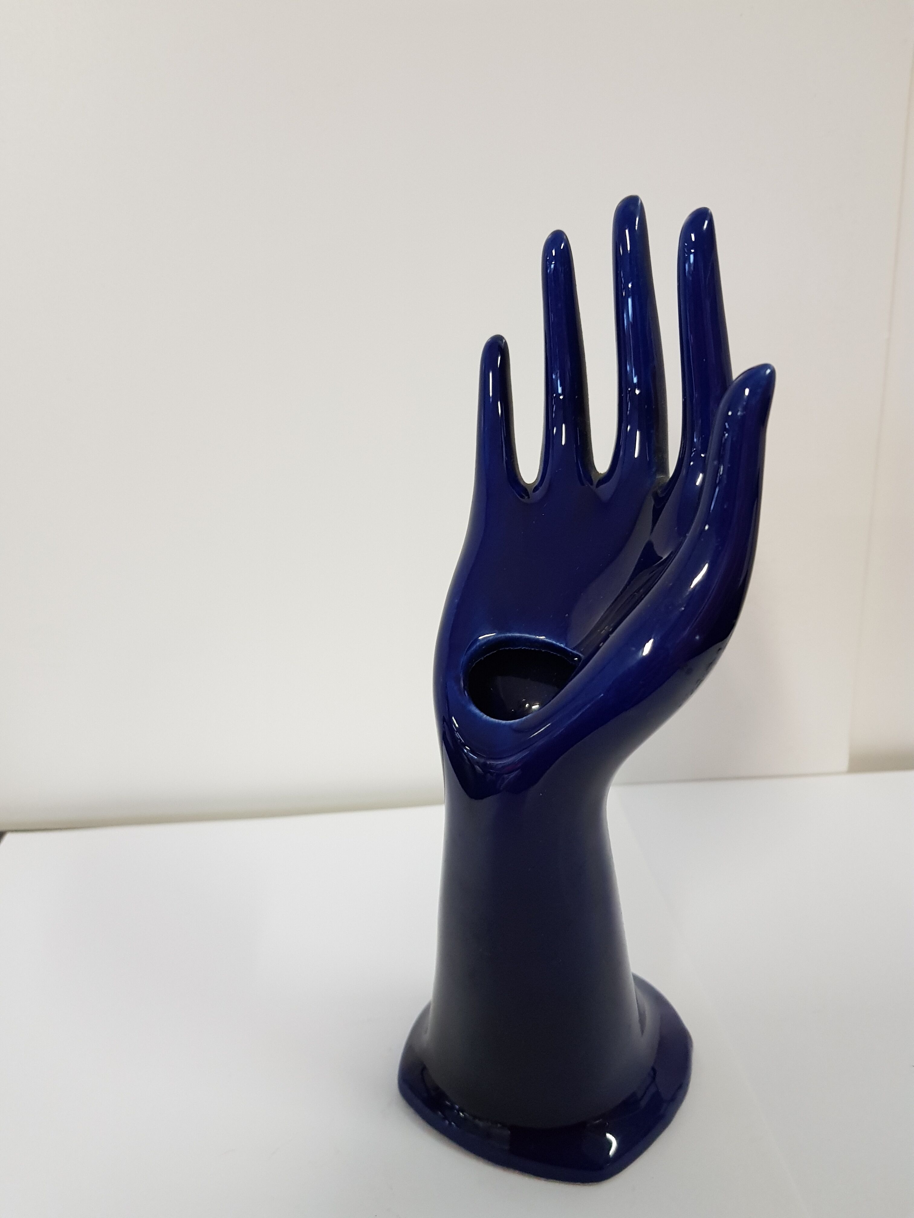Hand baguier in navy blue faience