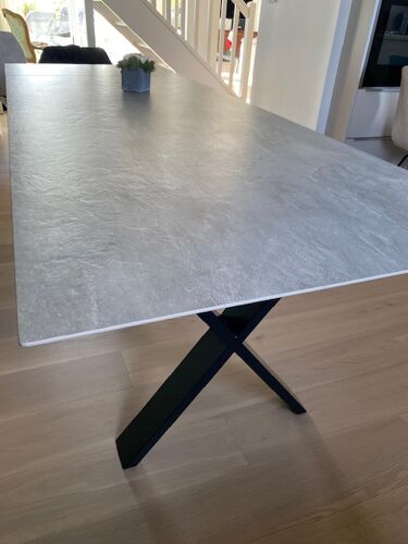 Table en céramique gris perle avec rallonge