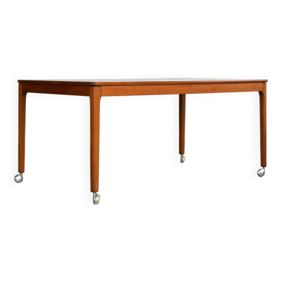Table basse en teck sur roulettes, Suède années 60