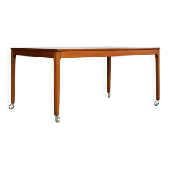 Table basse en teck sur roulettes, Suède années 60