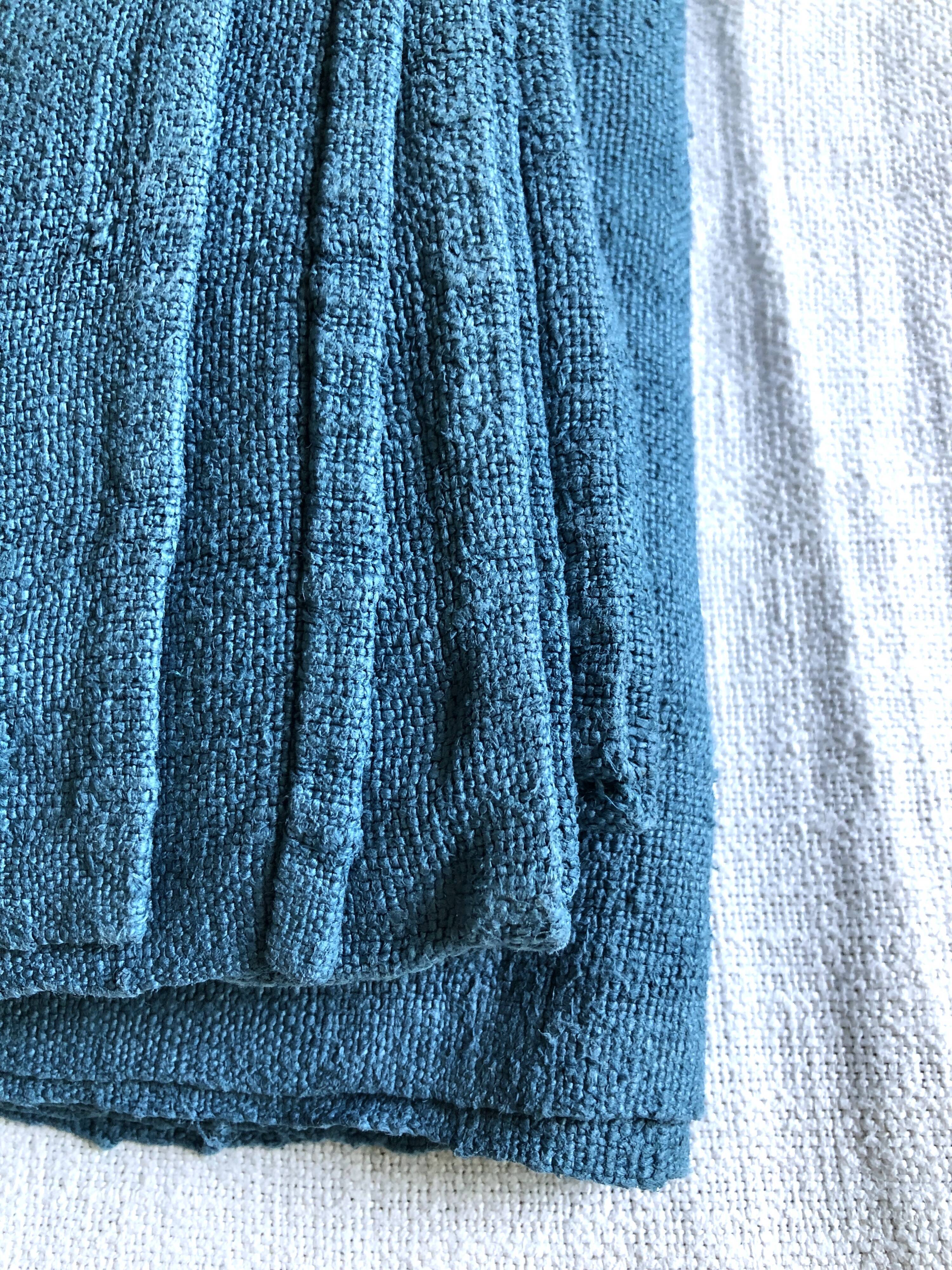 Nappe de vendange en chanvre ancien teint en bleu aquatique