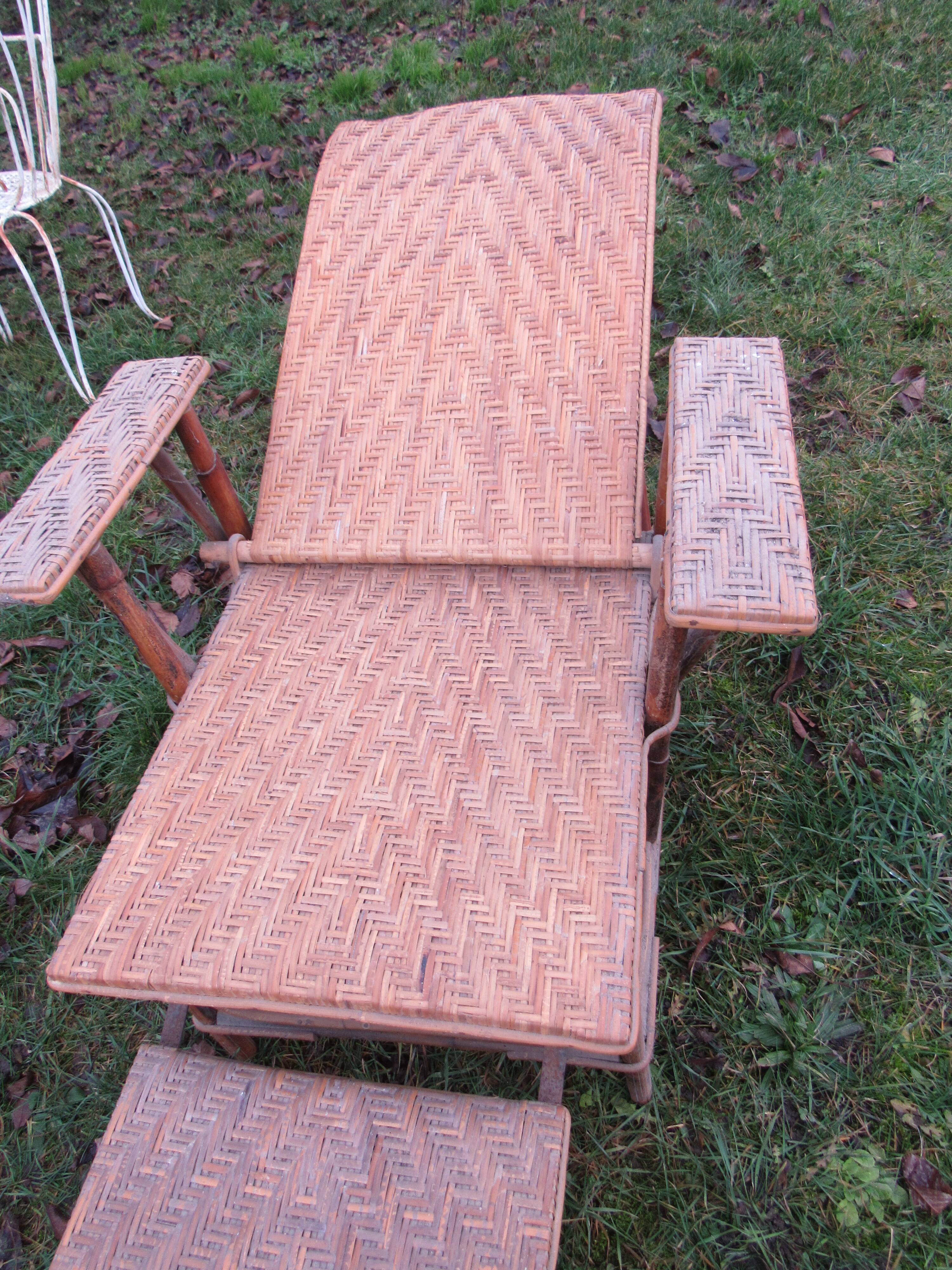 Rattan lounger