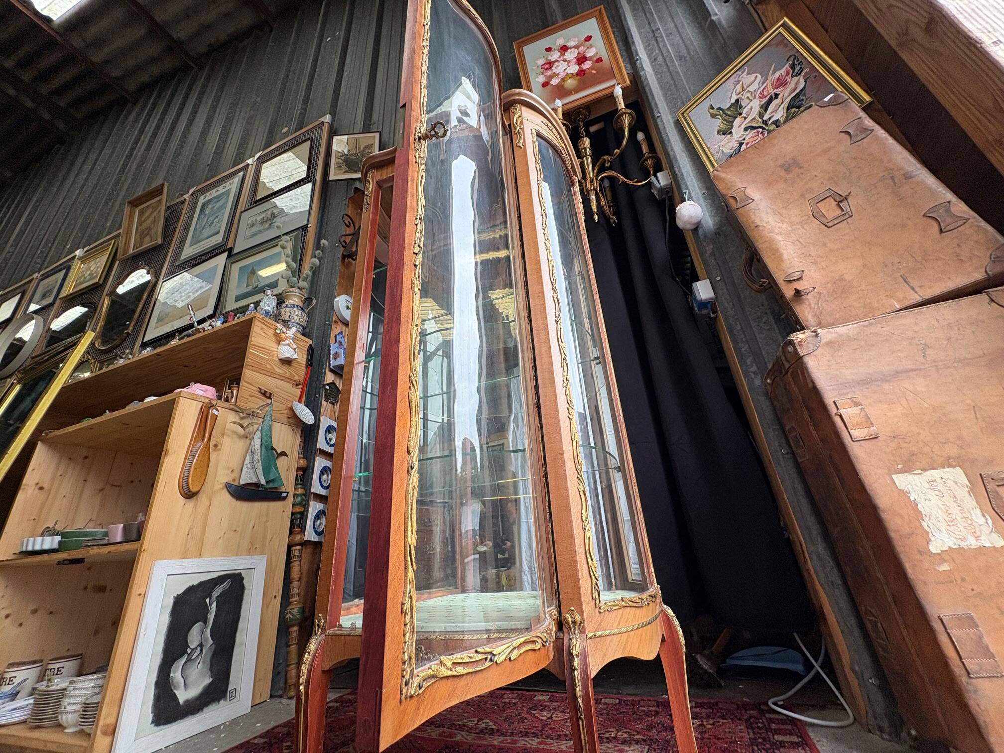 Louis XV/Transition style display cabinet in wood and gilt bronze