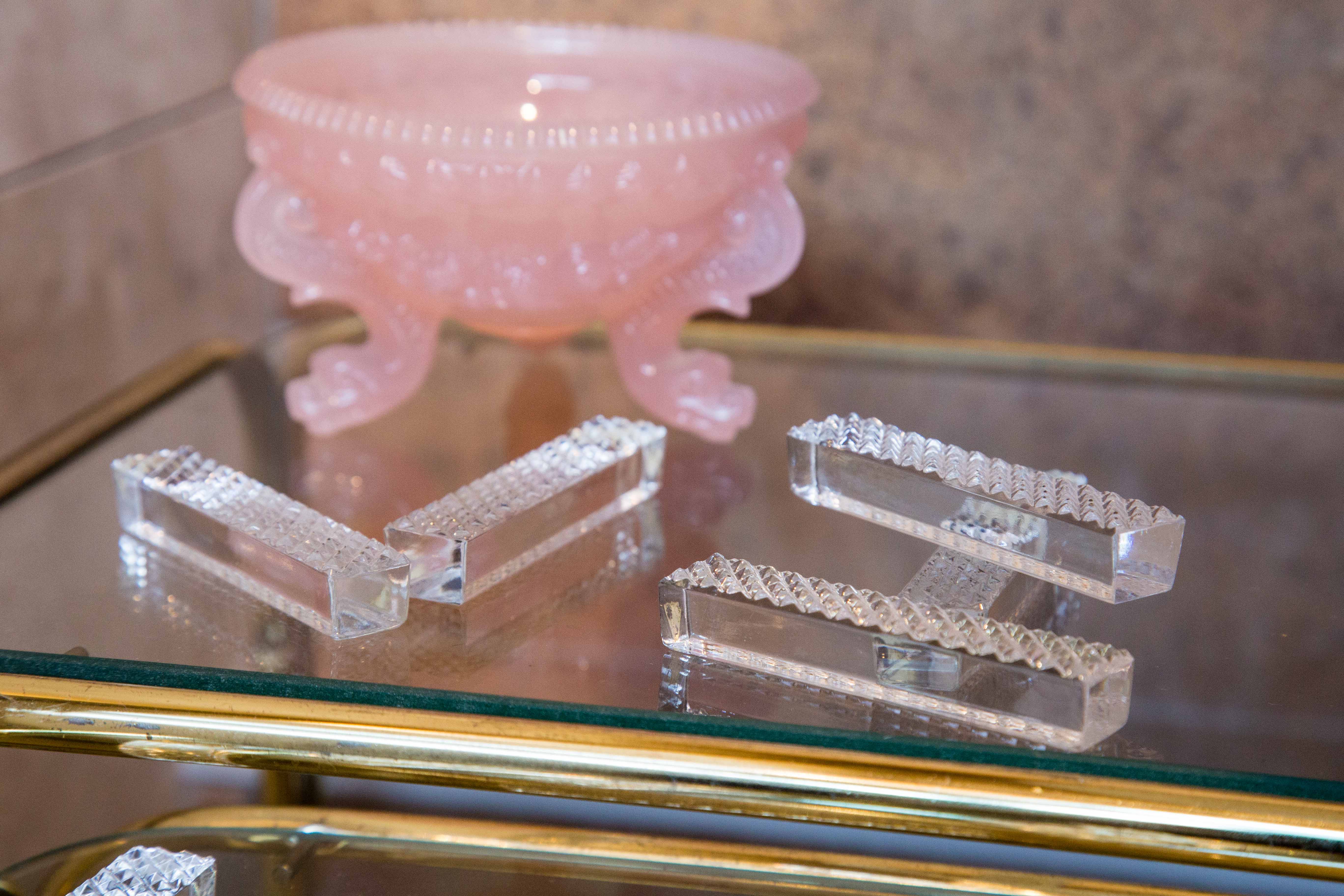 Crystal knife holder