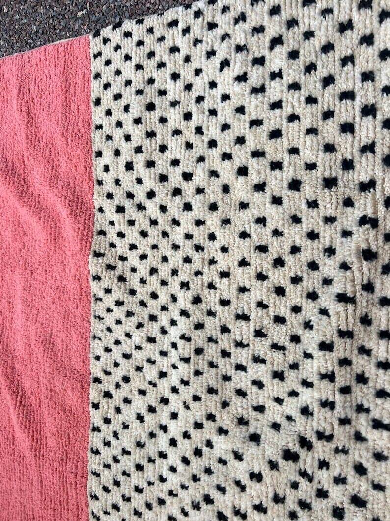 Handmade Berber rug, size 150 x 250 cm.