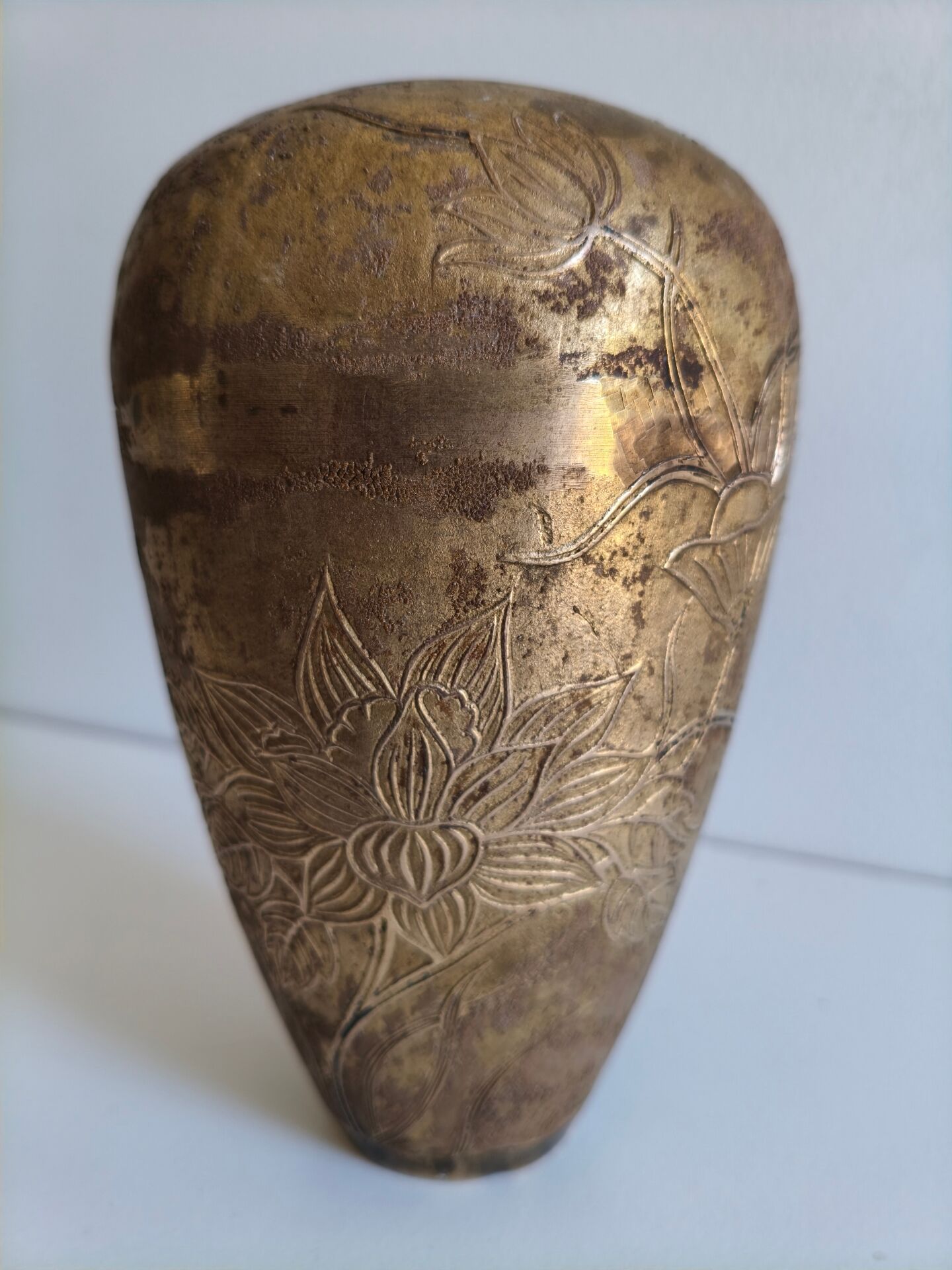 Antique brass and engraved copper vase – 18 cm