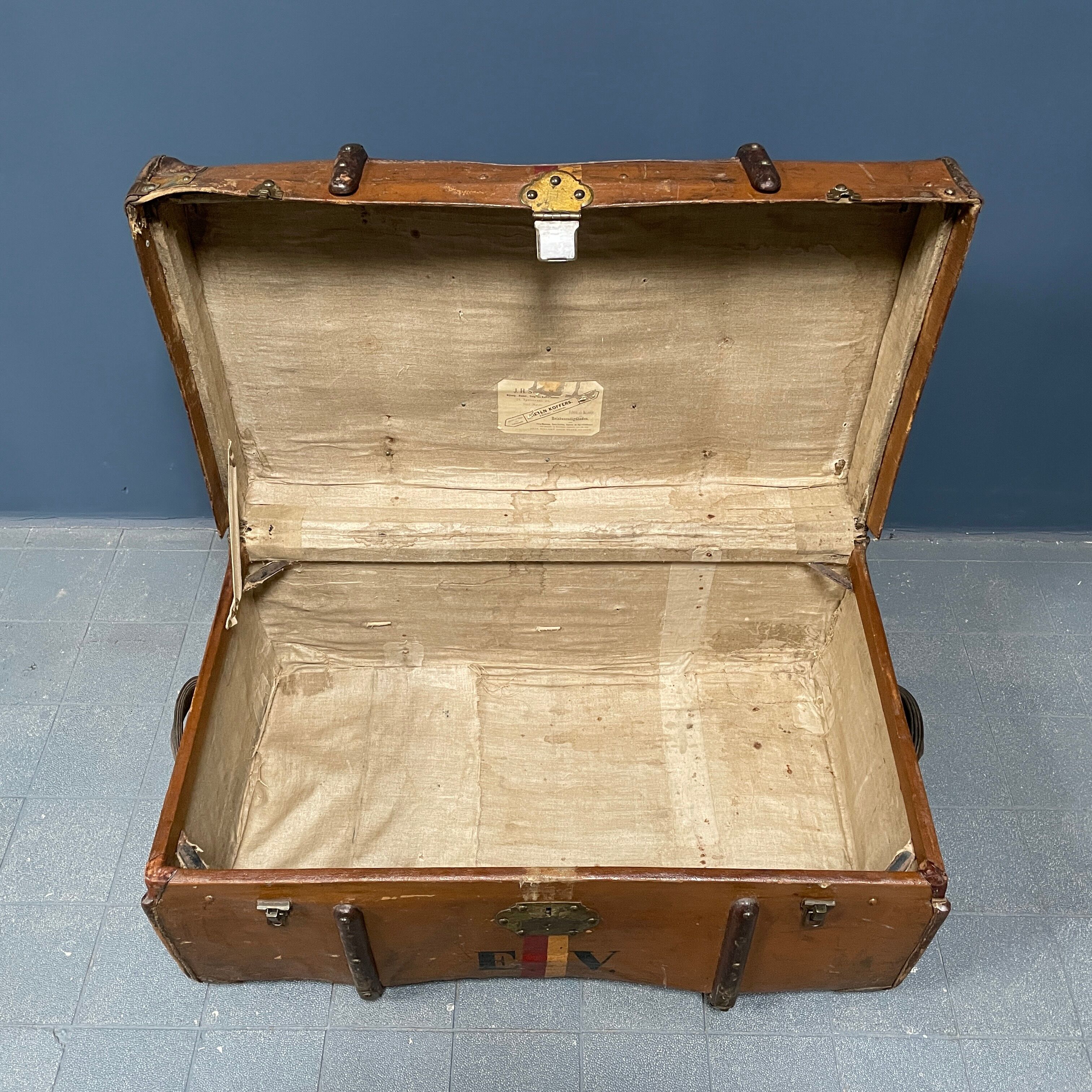 Antique brown travel case with wooden slides from the early 1900s