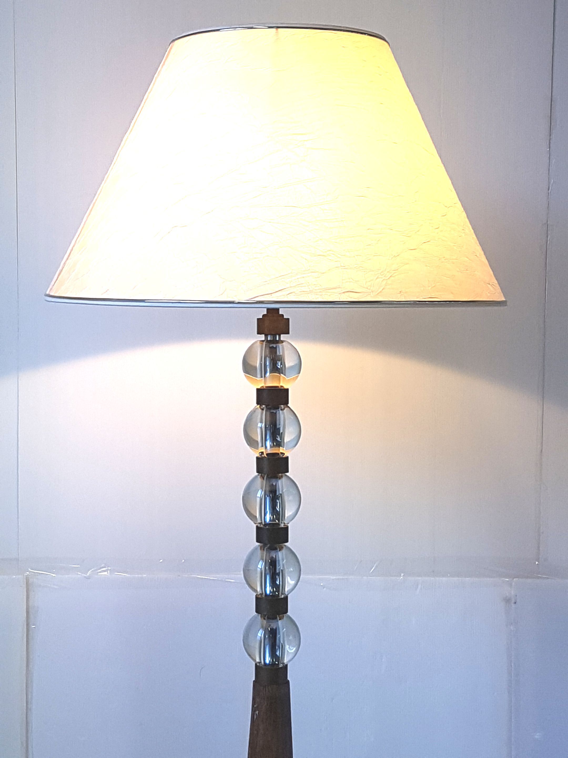 Art deco floor lamp in oak and glass