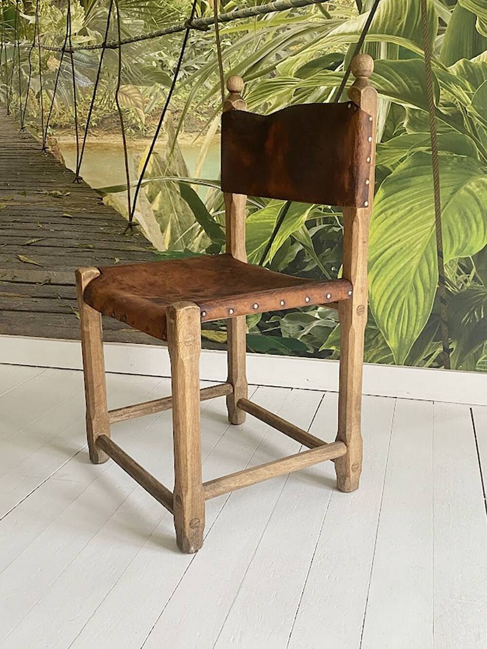 Chaise artisanale hongroise unique en chêne et cuir