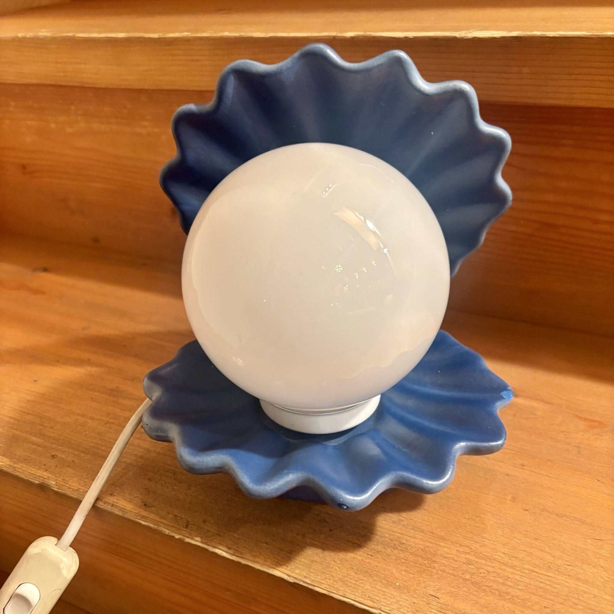 Vintage shell lamp