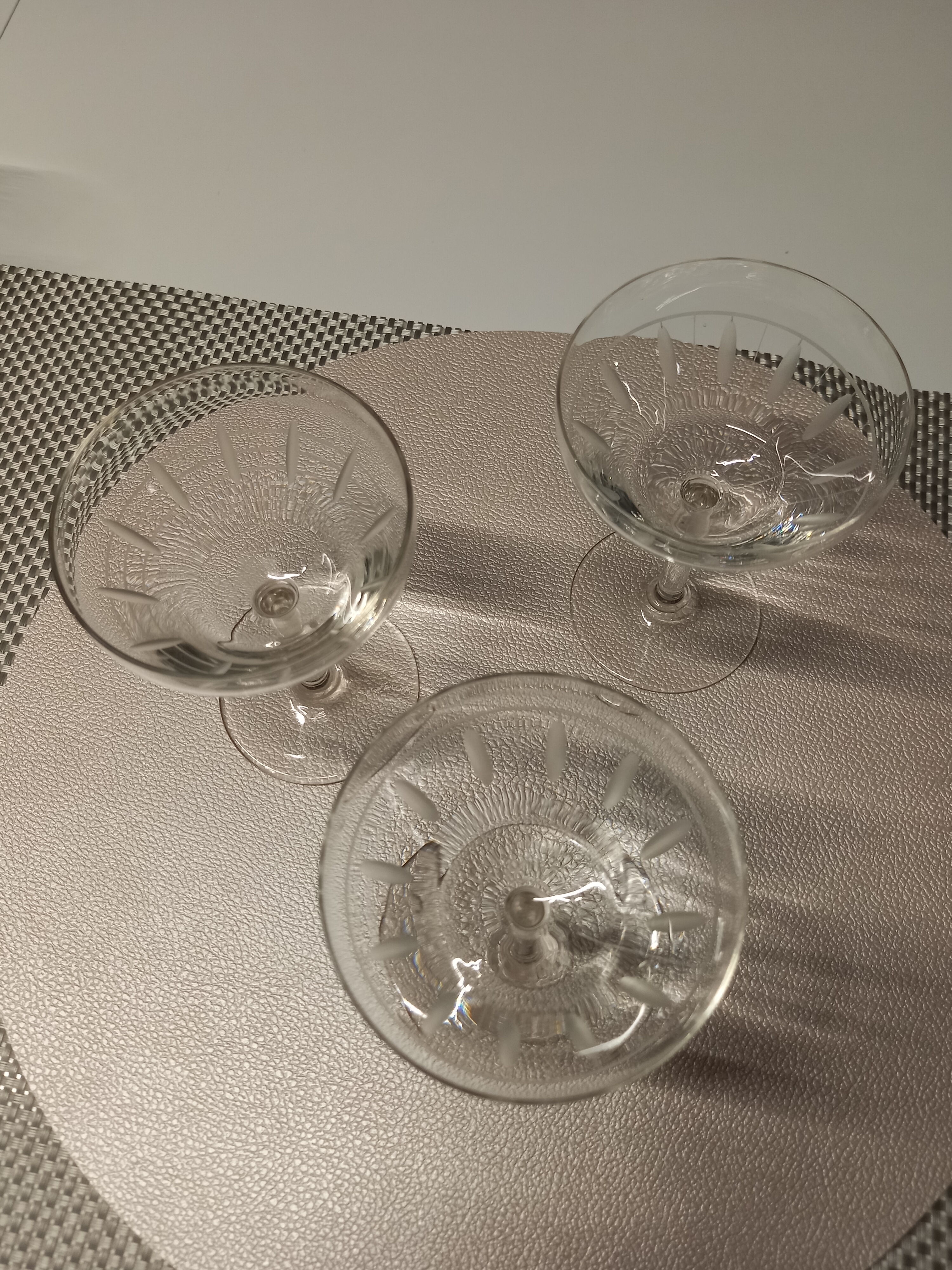 Series of 3 champagne glasses