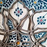 Vintage Moroccan plate in ceramic with filigree of alpaca and bone.