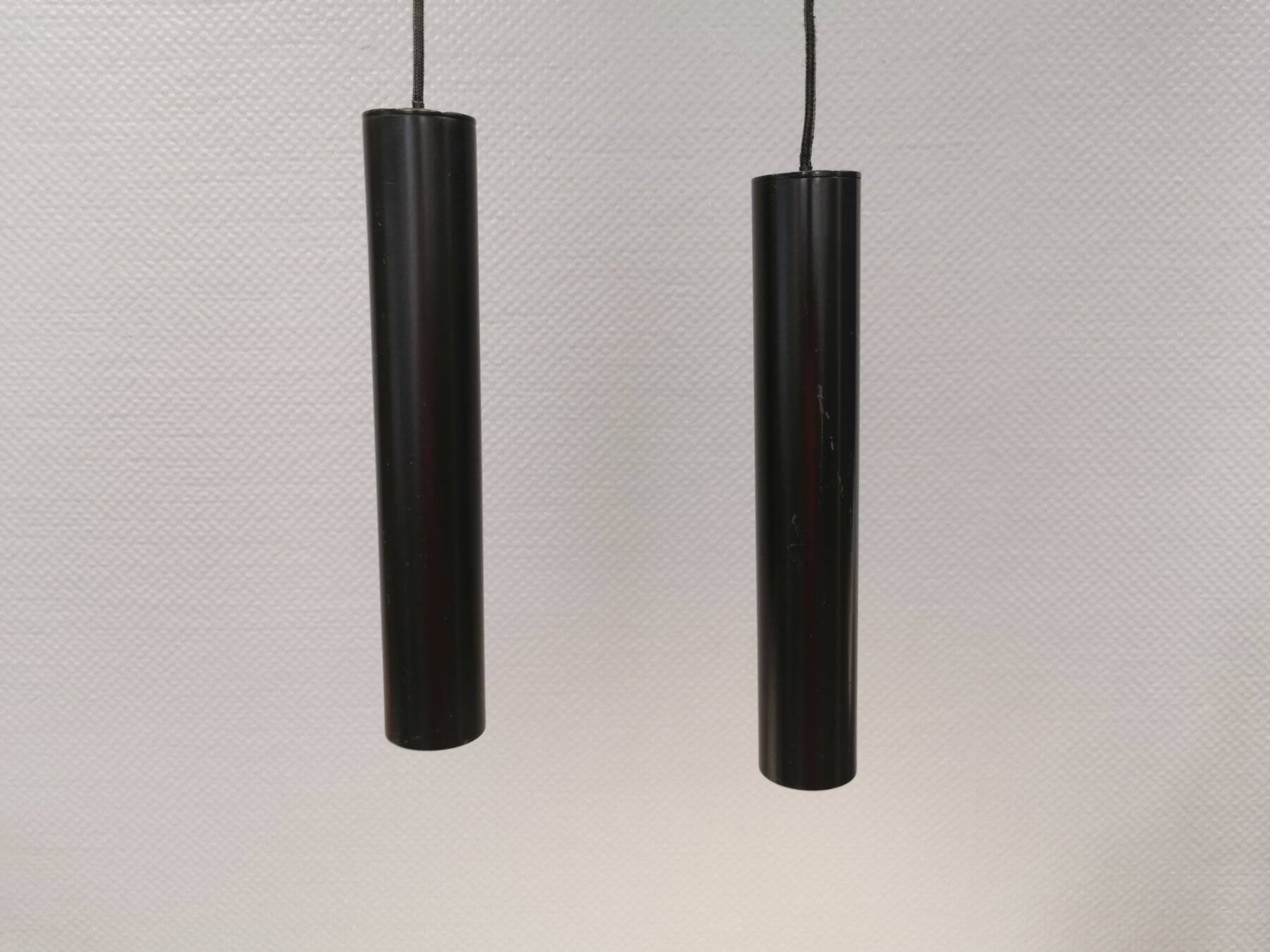Deux suspensions de forme cylindrique en laque noire
