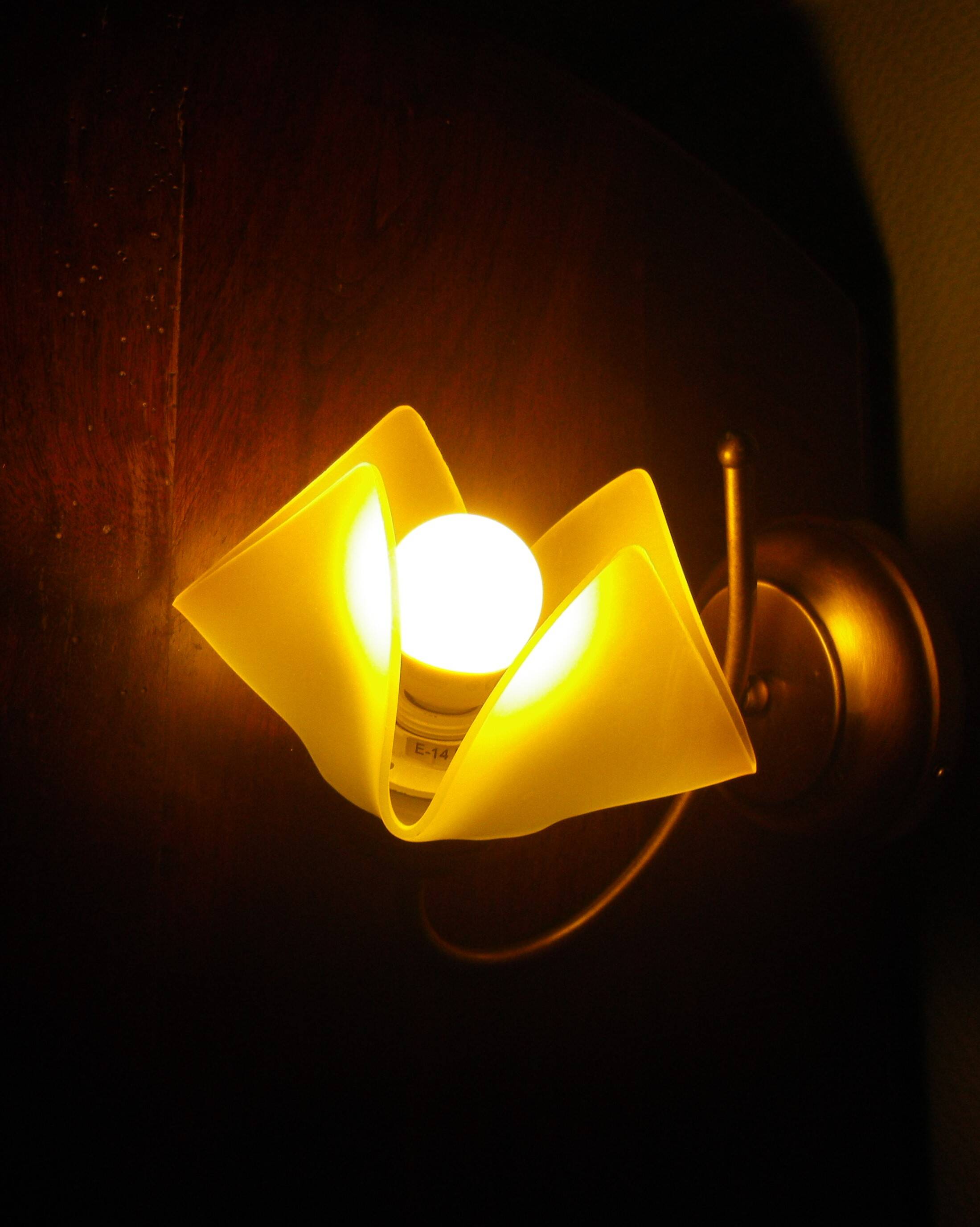 2 wall lights, opaline lampshade 1960/1970