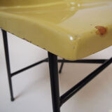 Ensemble de six chaises à manger en fibre de verre moulée des années 1960 par Miroslav Navratil