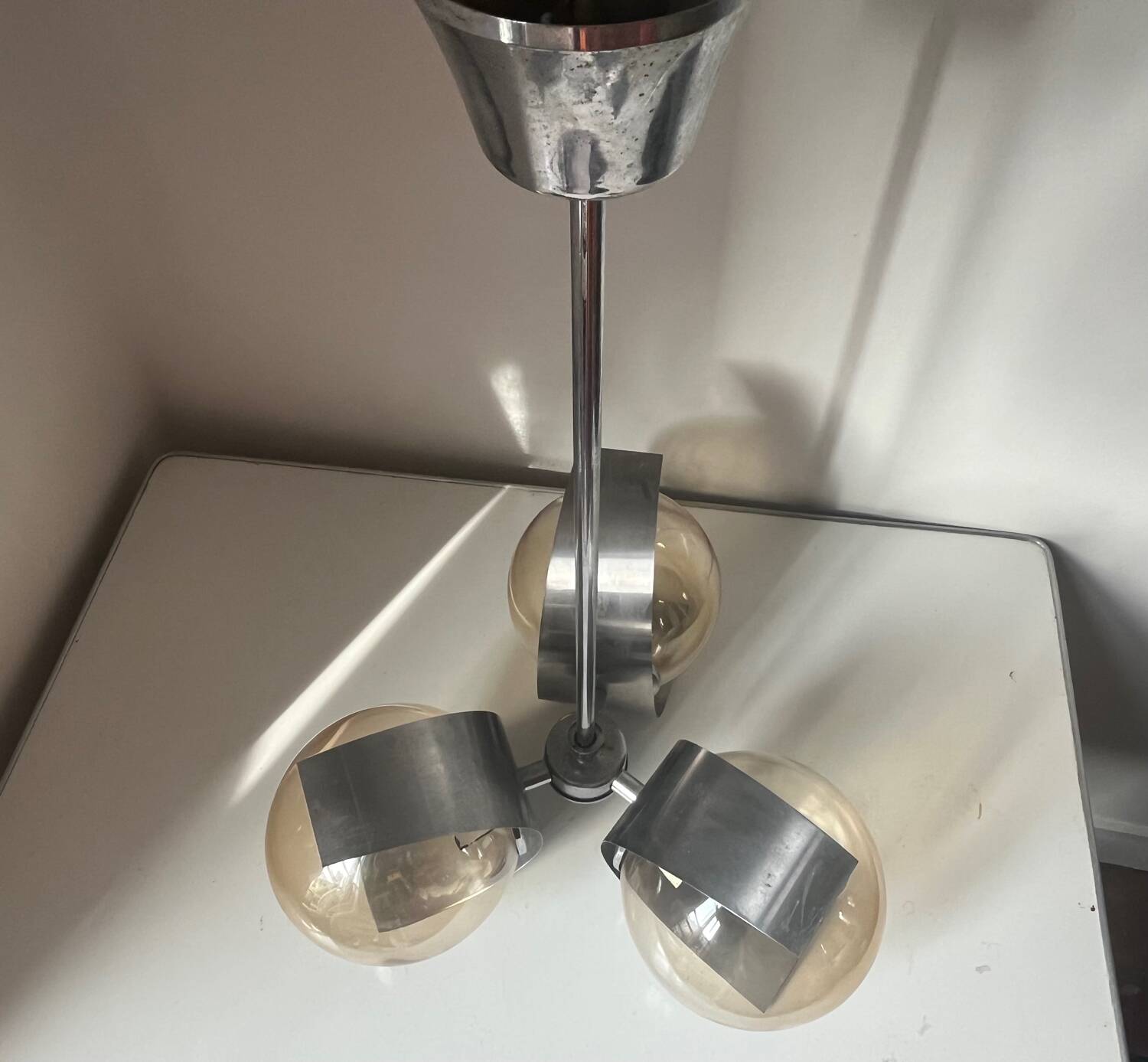 Lustre métal moderniste spoutnik