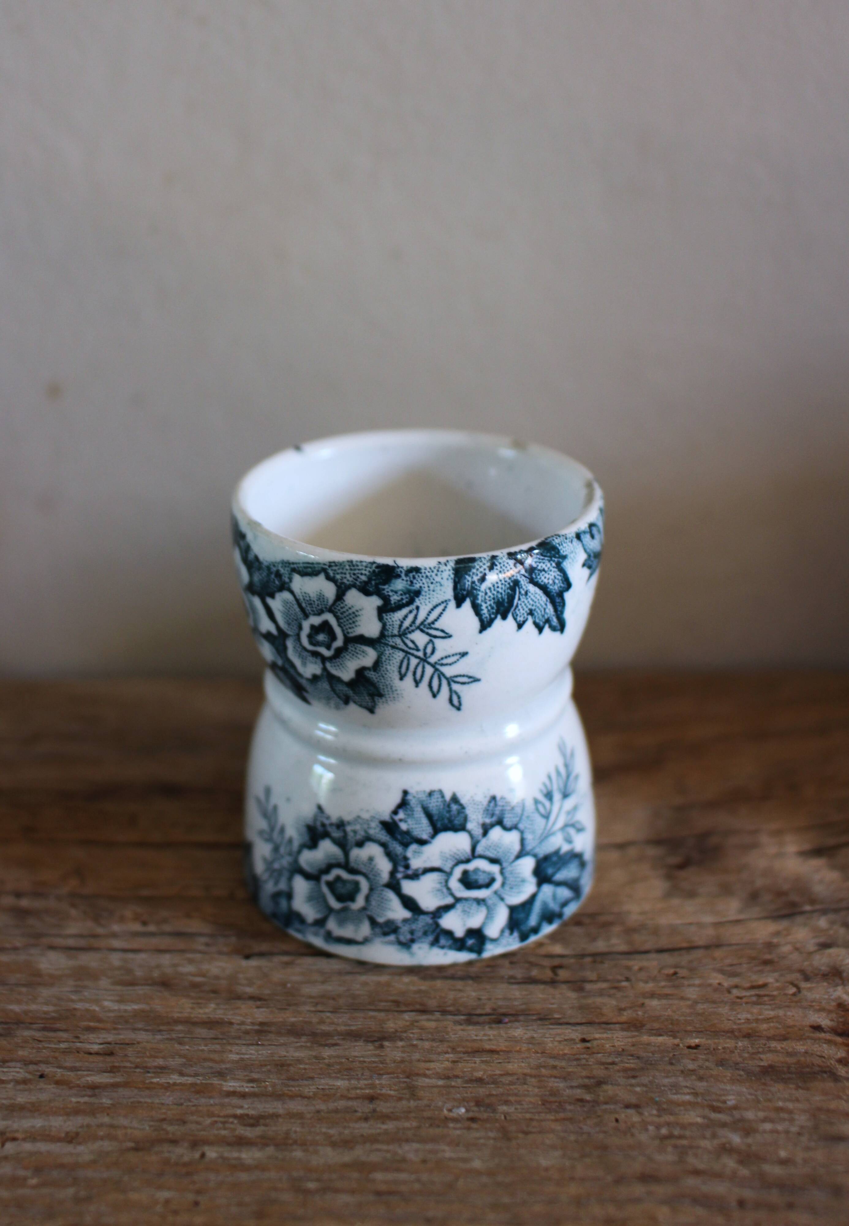 Diabolo egg cup Terre de Fer blue flowers