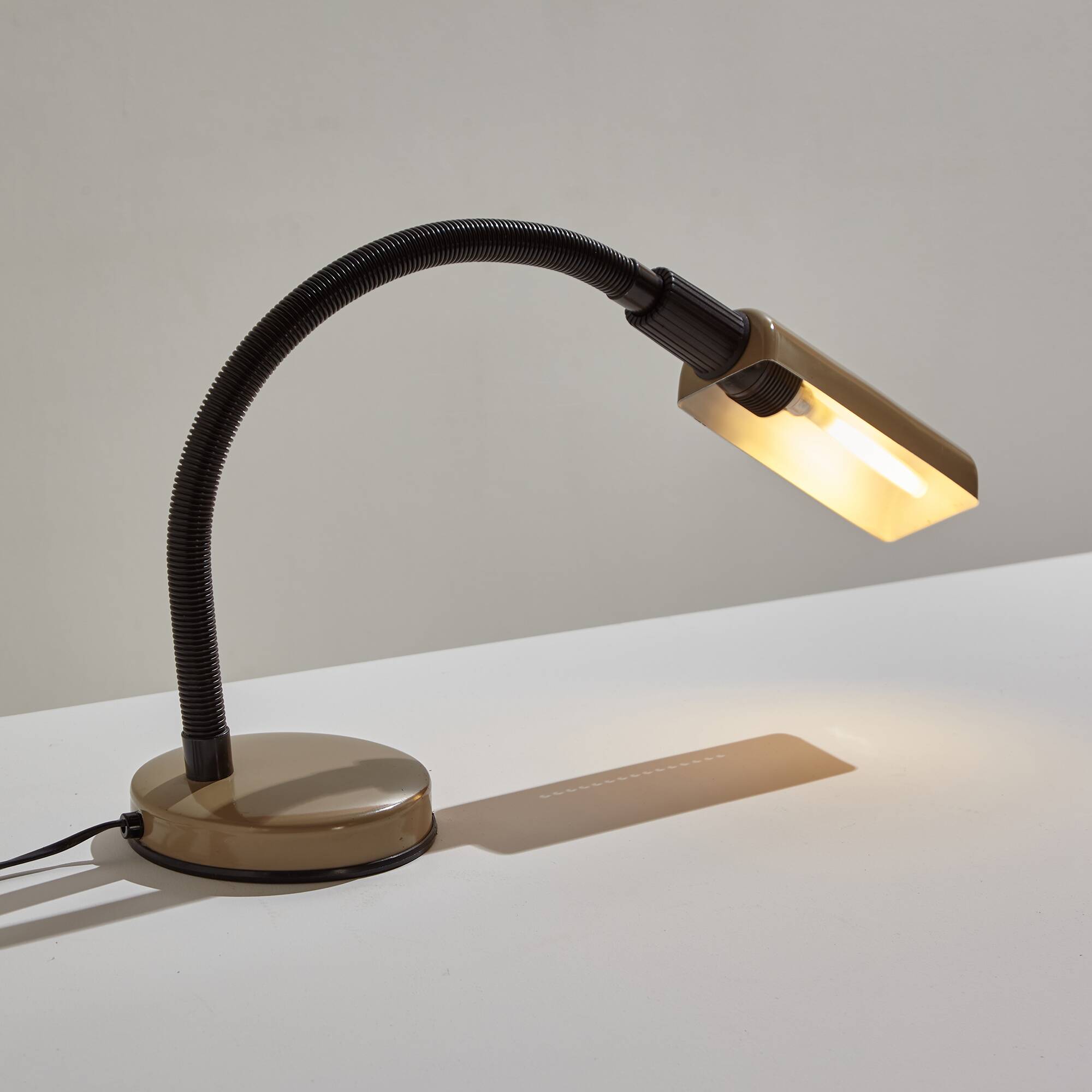 MK9213 Veneta Lumi table lamp