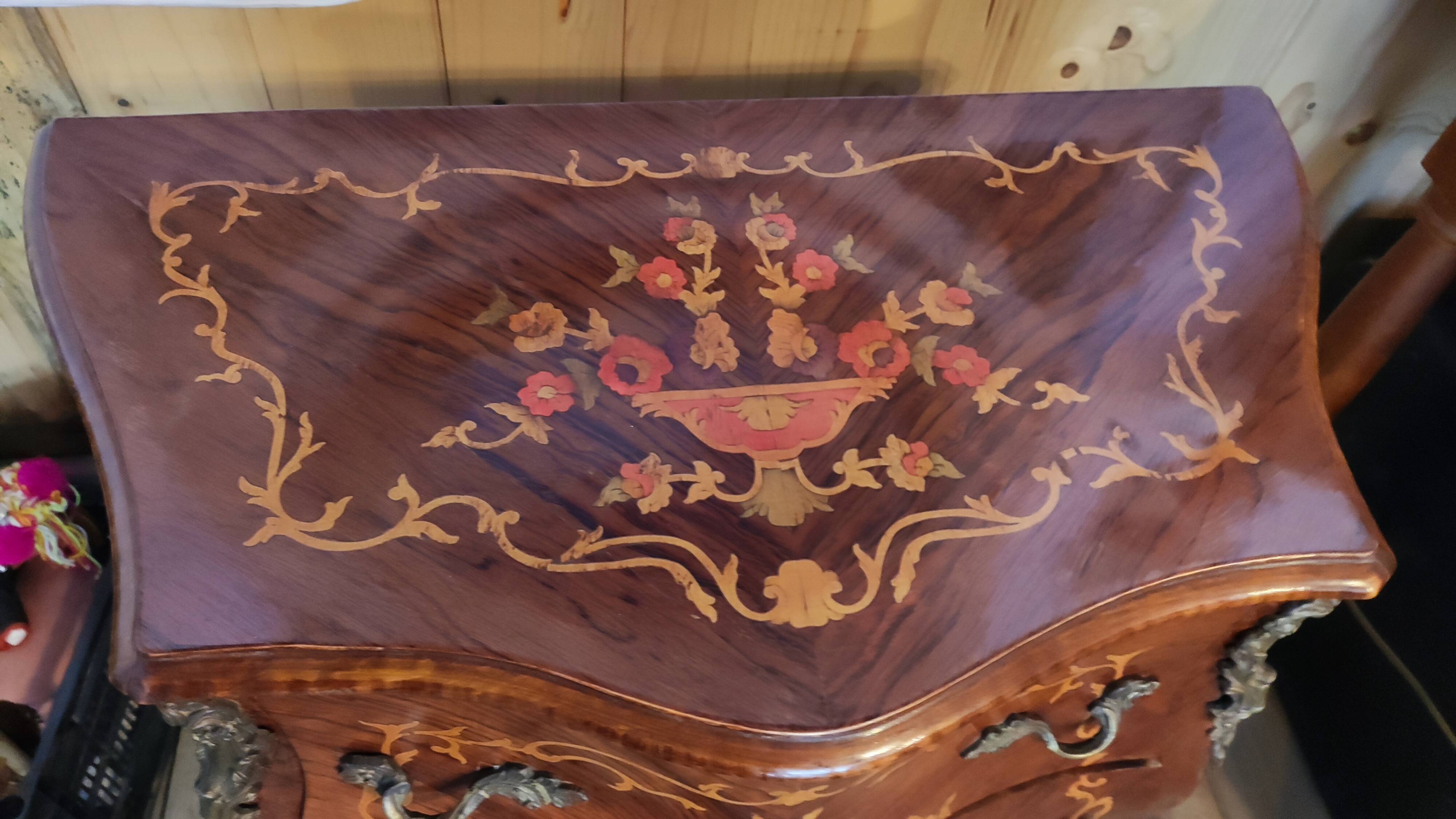 Small inlaid chest of drawers