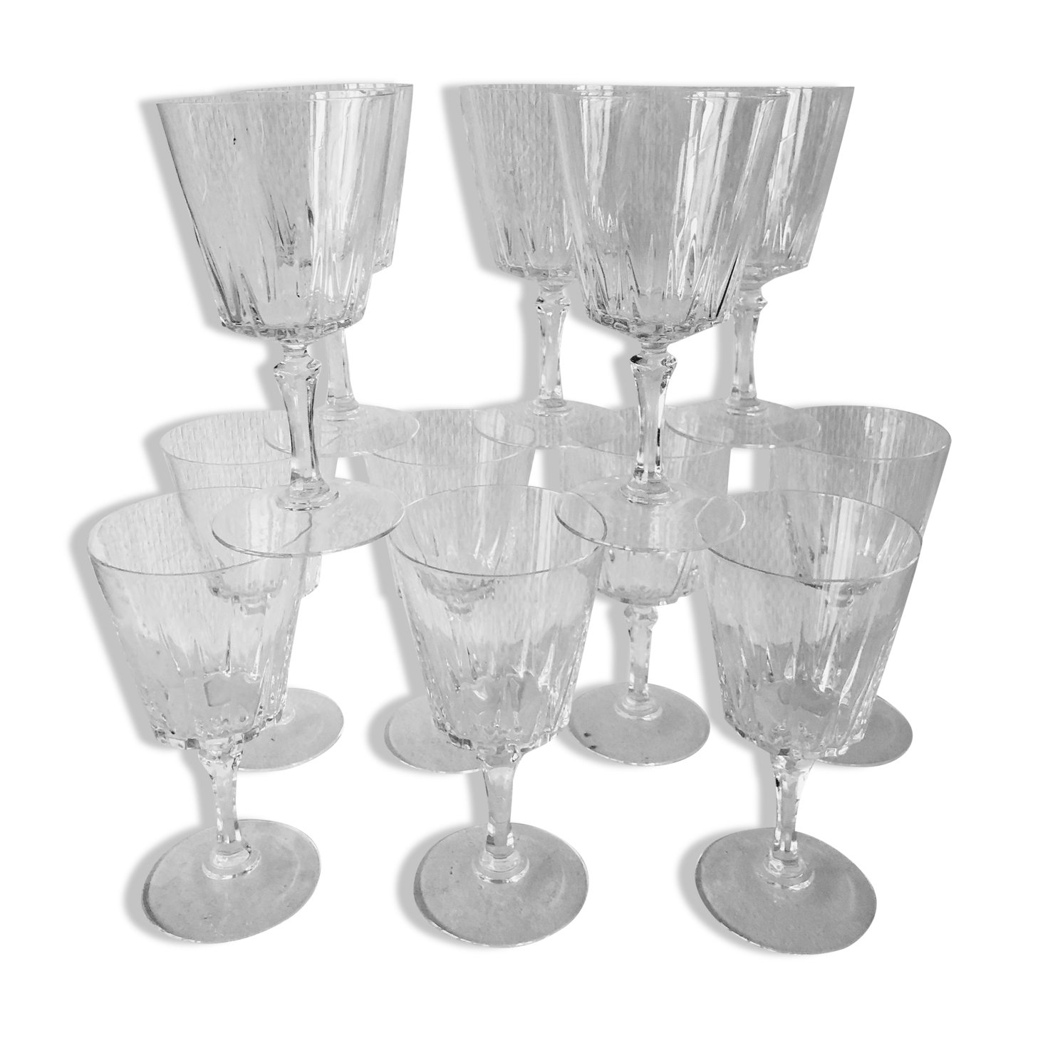 12 glasses with vine/crystal water