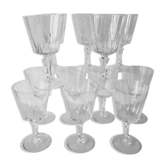 12 glasses with vine/crystal water