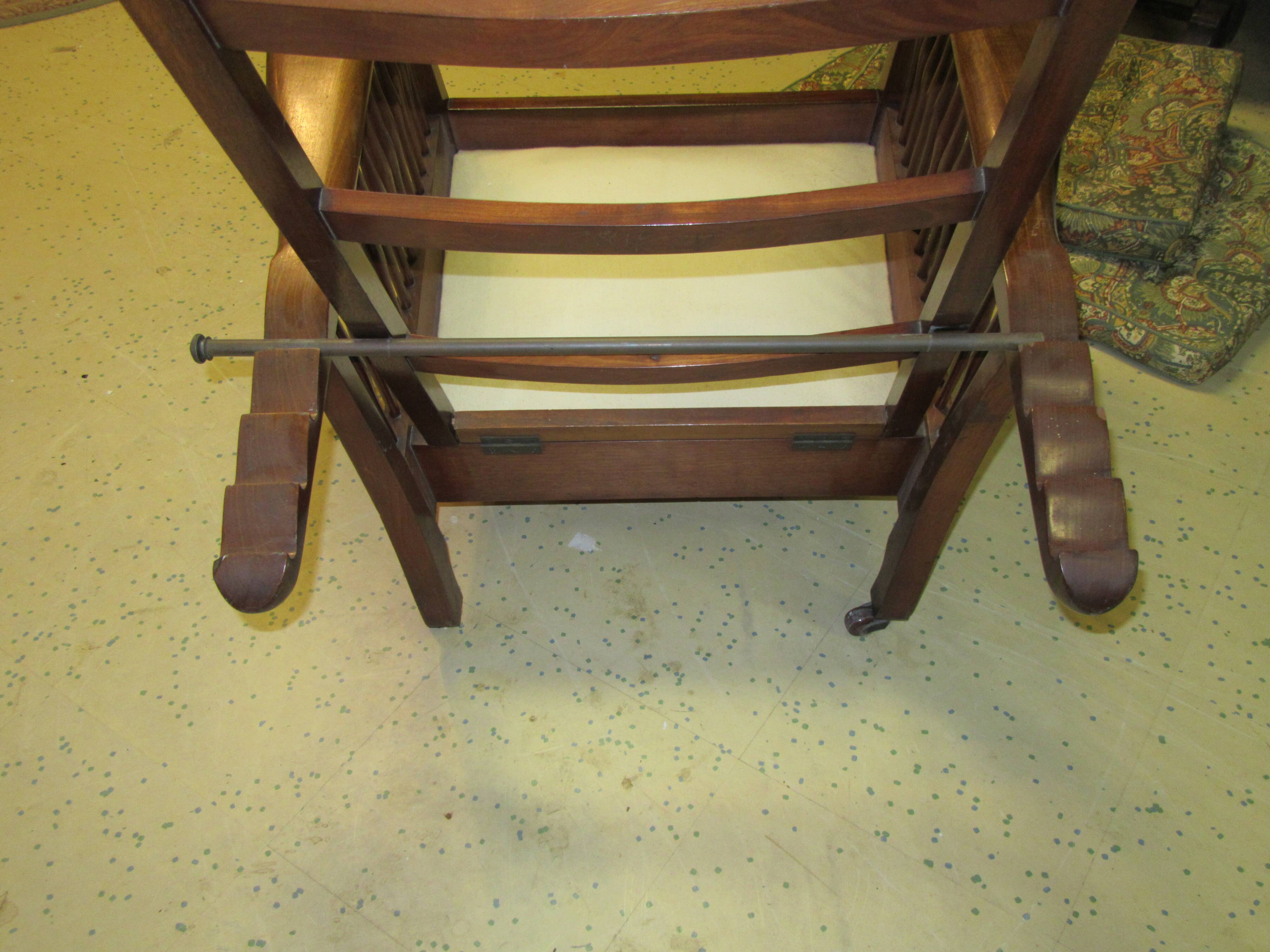 Fauteuil à mécanisme en acajou dit fauteuil morris