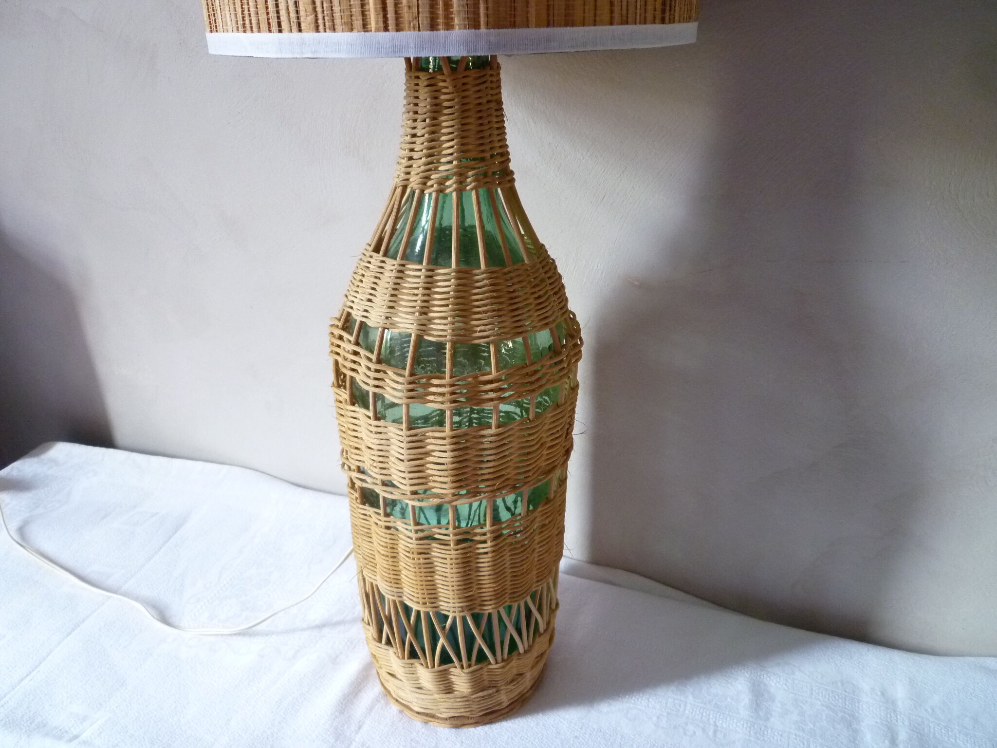 Lamp in glass and woven rattan