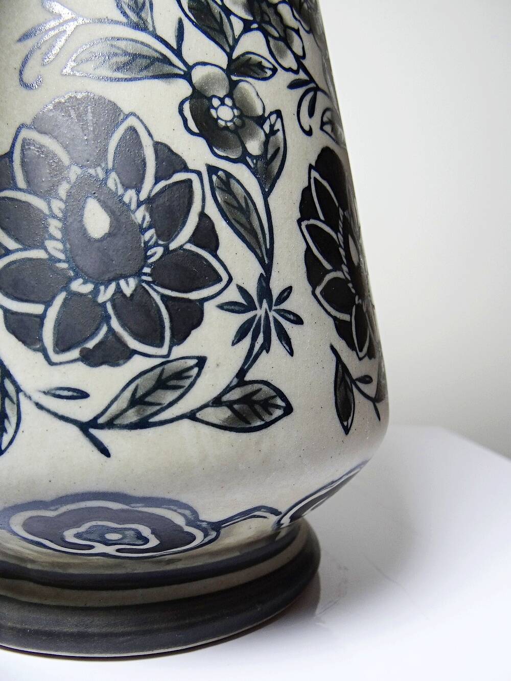 Antique art deco vase 1920-40 in fine stoneware, art nouveau and chinoiserie style, decor
