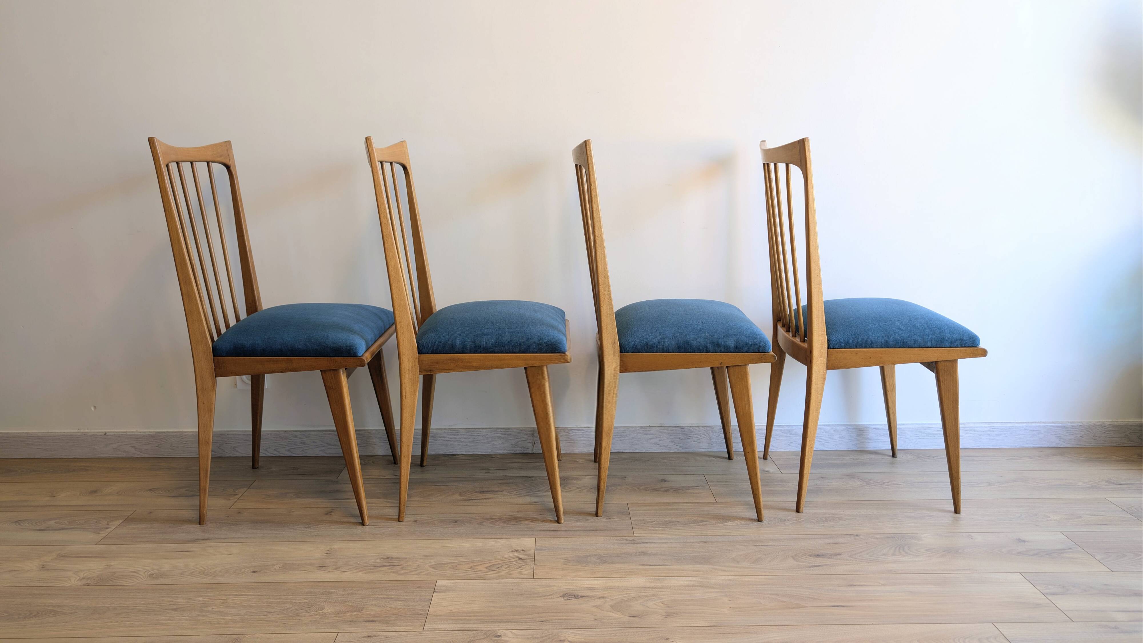 Ensemble de 4 chaises au style nordique minimaliste