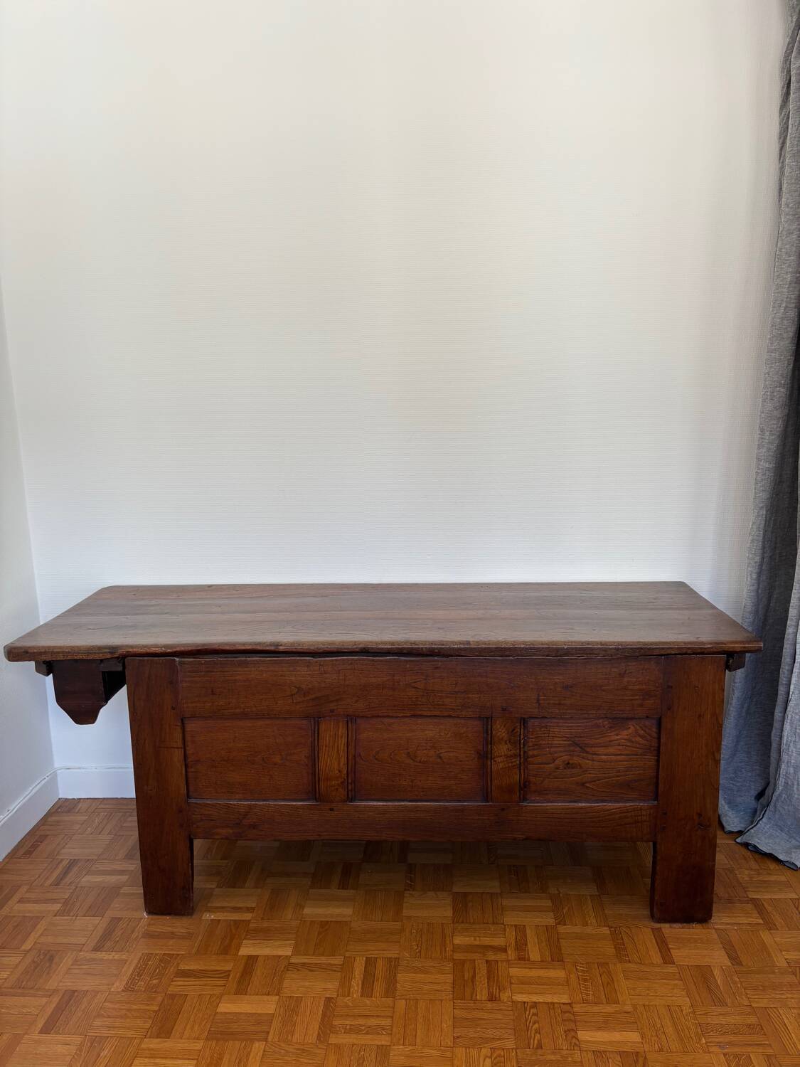 Grand coffre ancien en chêne massif – XIXe – belle patine d’origine