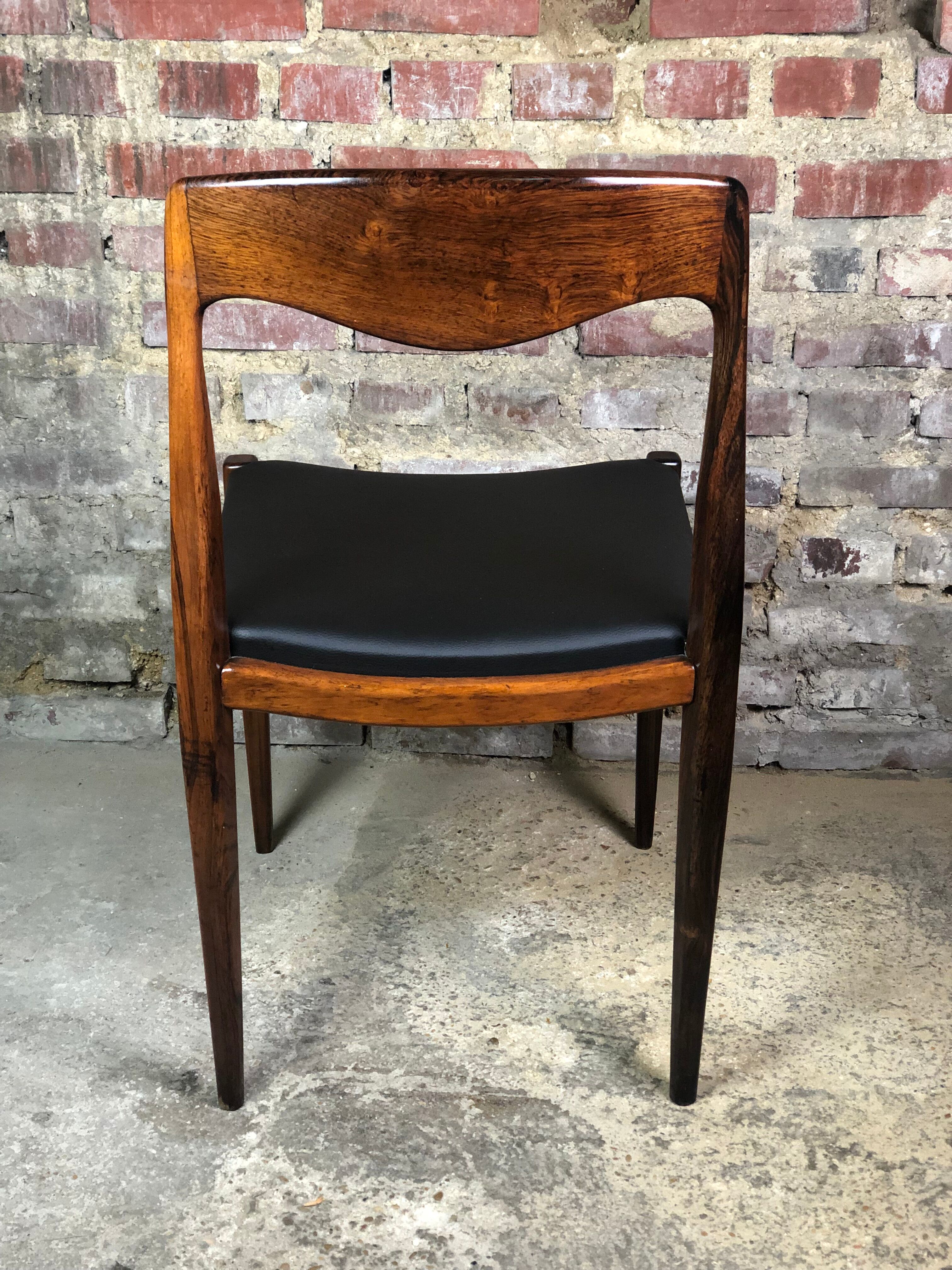 Chairs in rosewood and Scandinavian black imitation Arne Hovmand Olsen