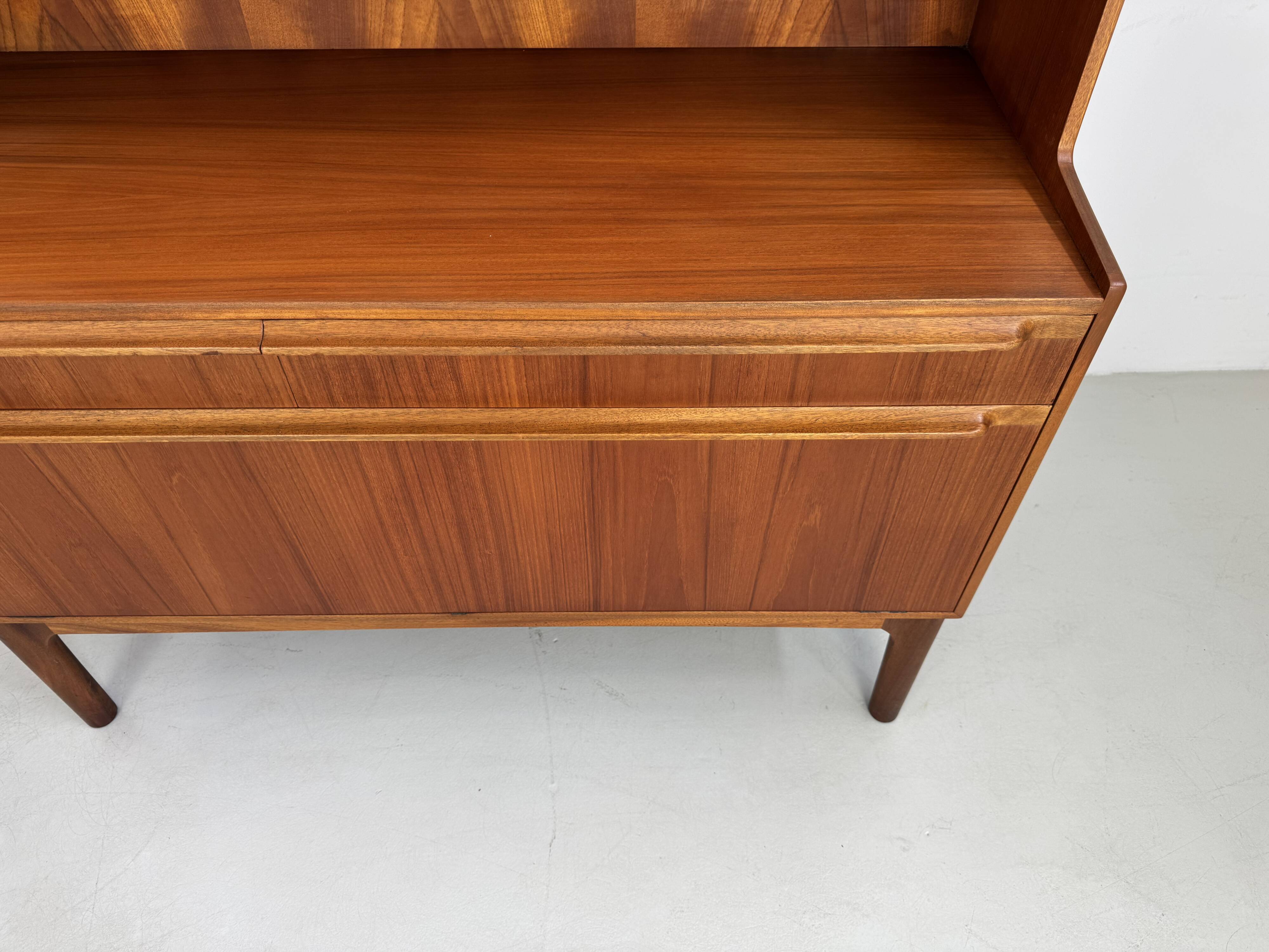 Vintage McIntosh design bookcase by T. Robertson from the 1960s.