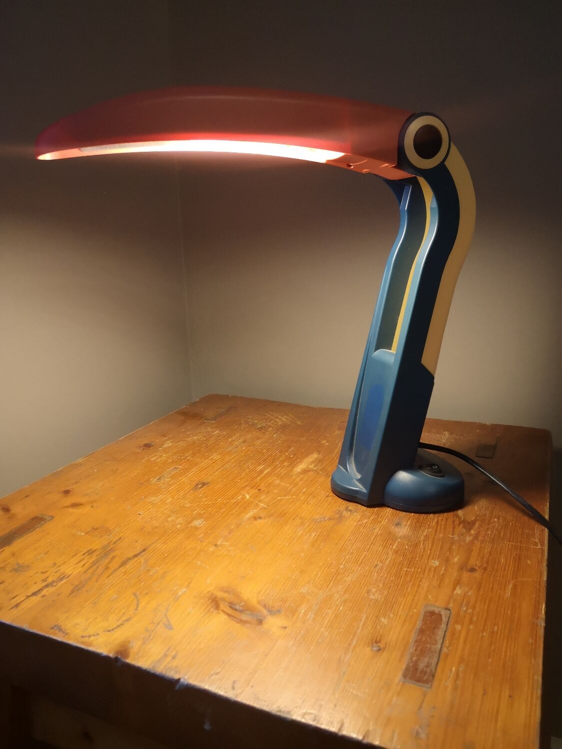 Vintage toucan lamp