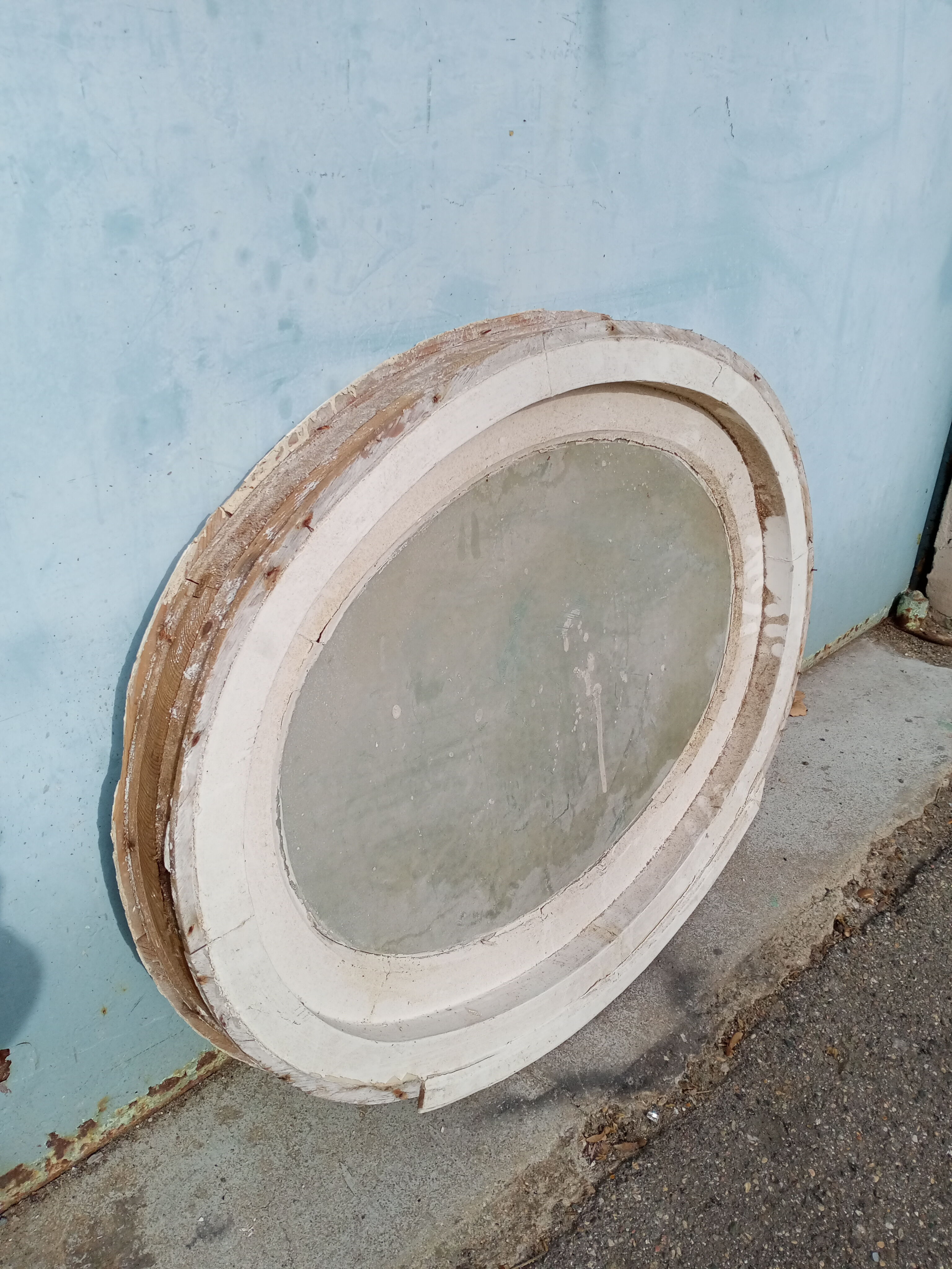 Old "beef eye" window