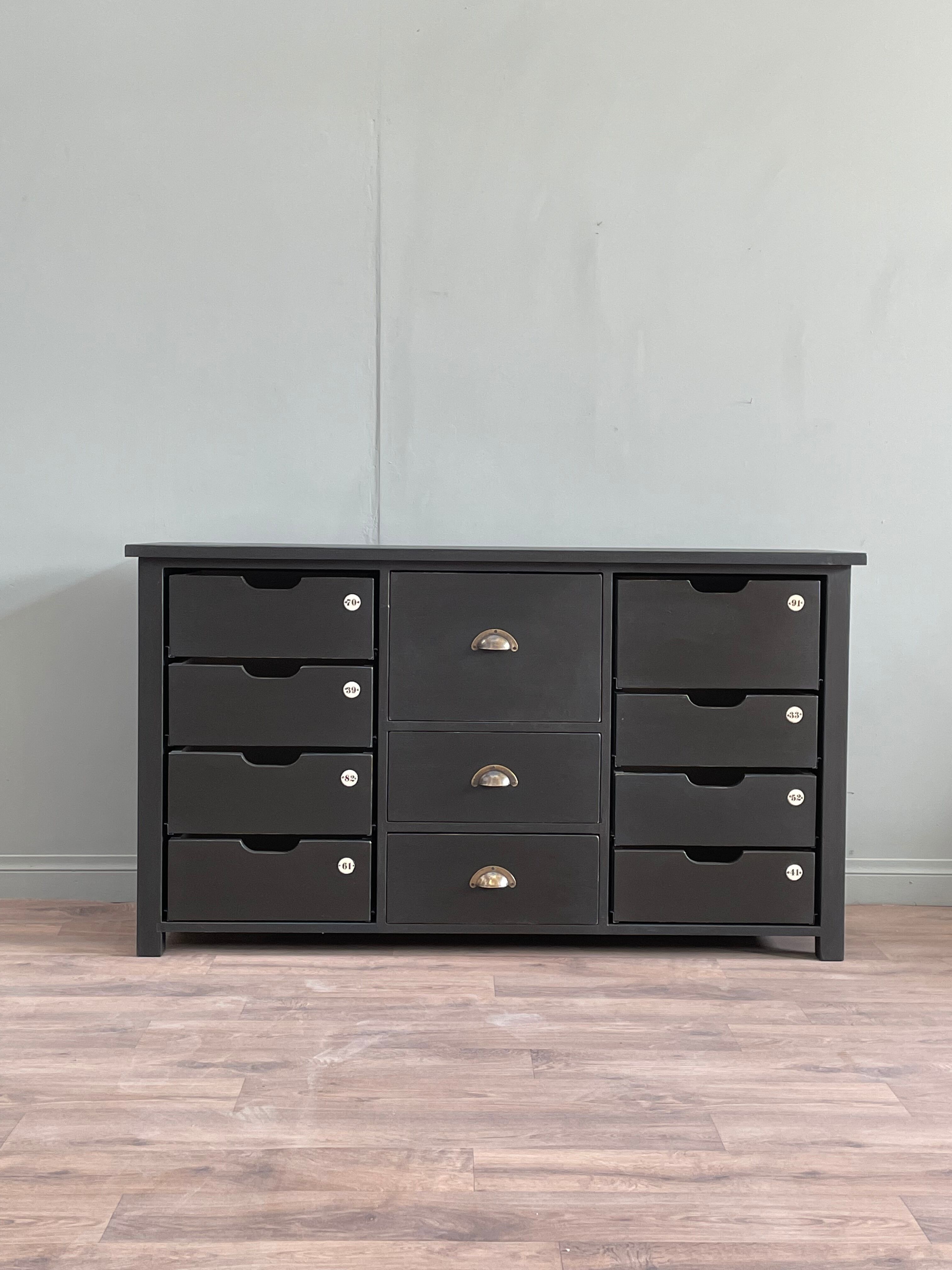 Trade cabinet with drawers
