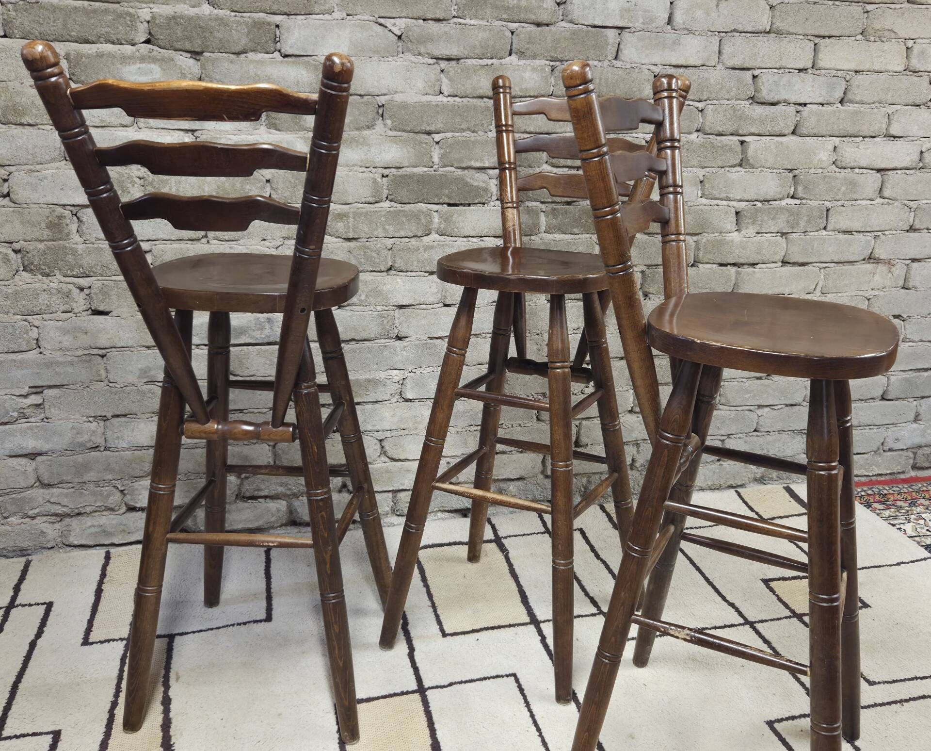 3 vintage wooden bar stools from the 60s/70s with a bistro spirit.