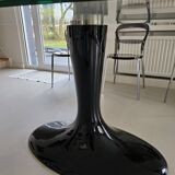 Oval tempered glass table