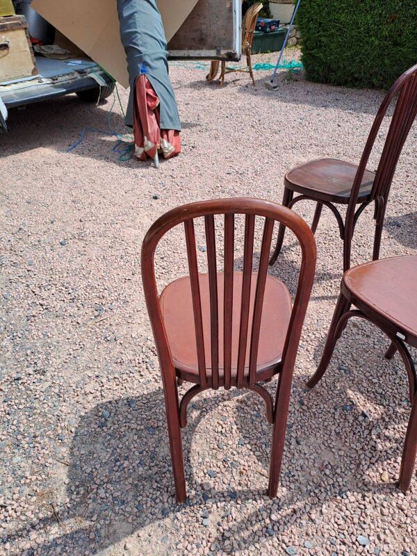 5 chaises bistrot et 1 tabouret