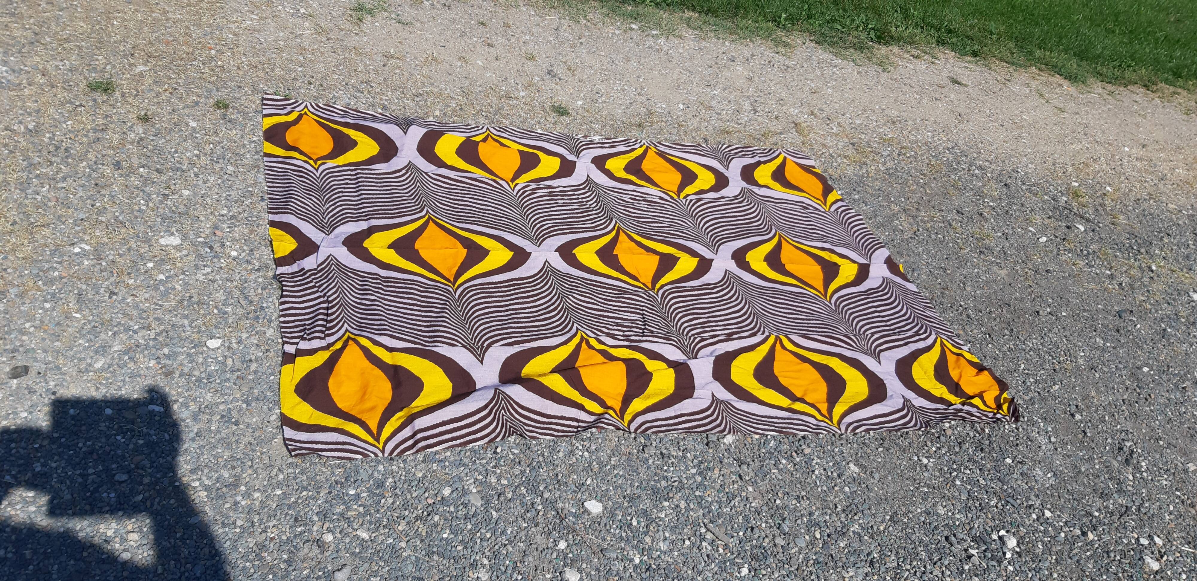 Tapis vintage des années 70 153x110cm