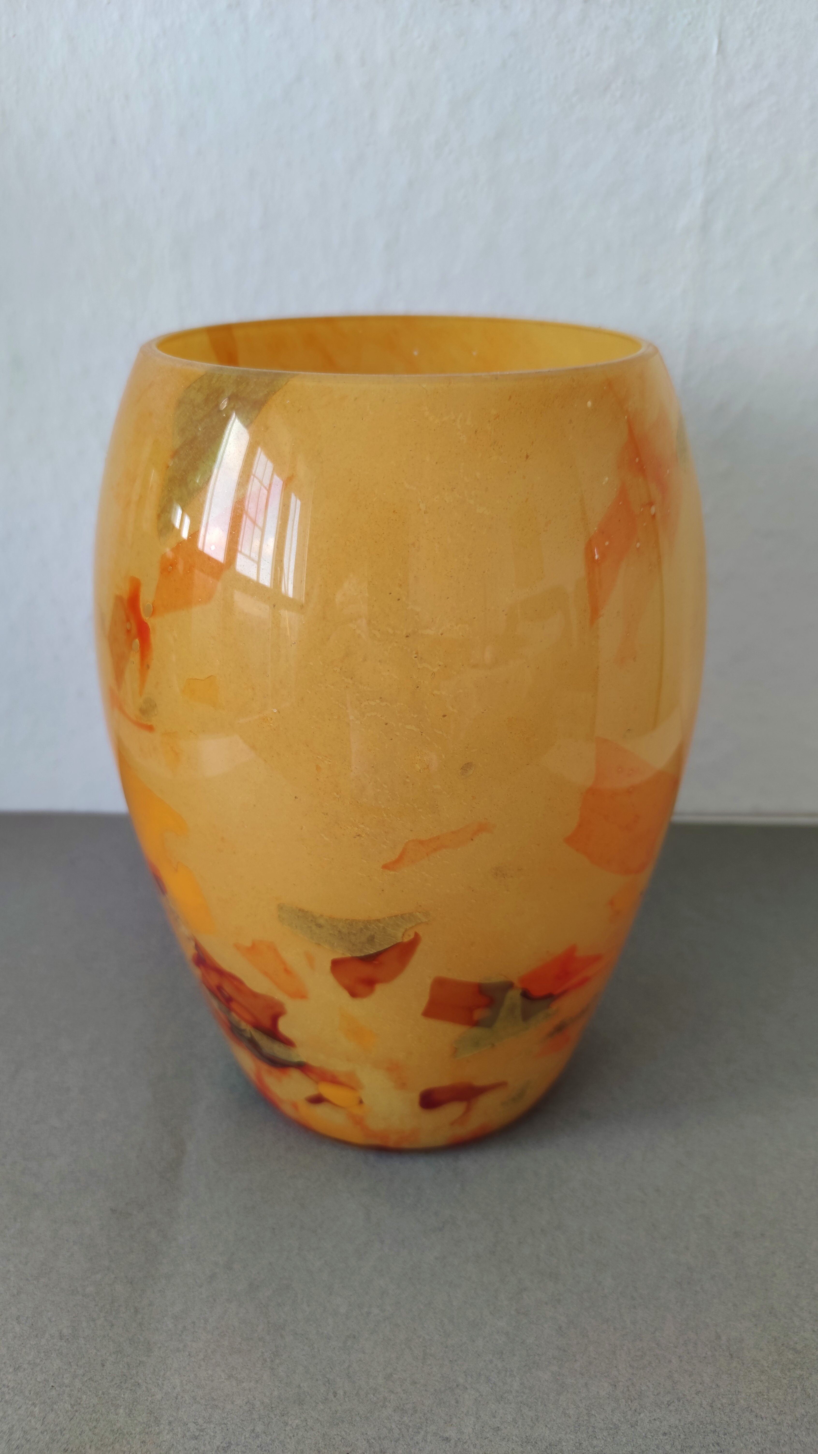 Soisy vase on school
