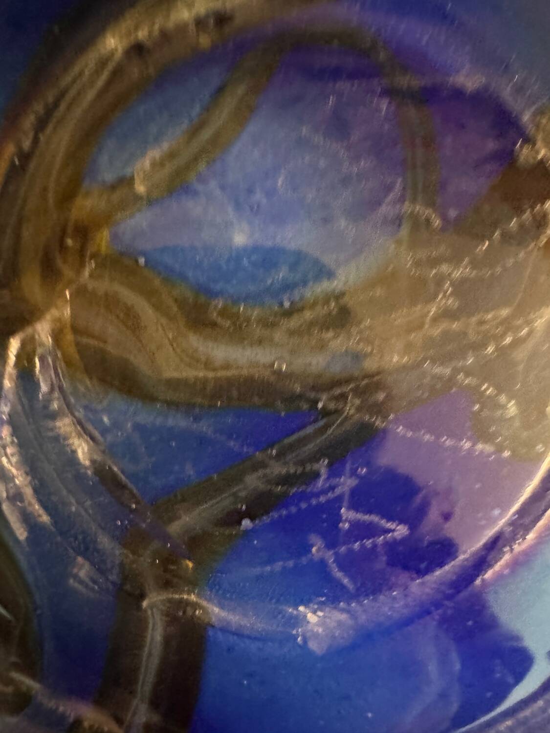 Lampe en verre soufflé à la bouche. Pascal Guyot