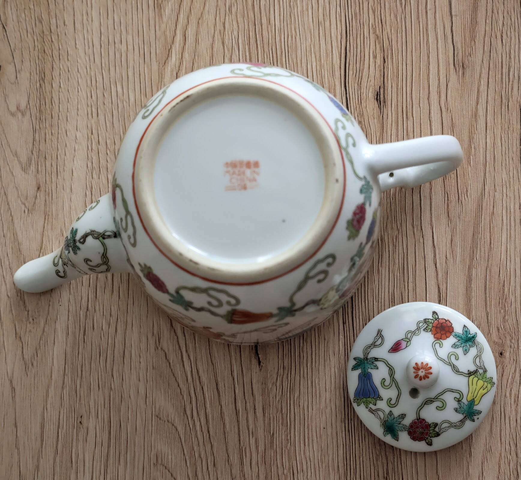 Chinese hand painted teapot Jingdezhen