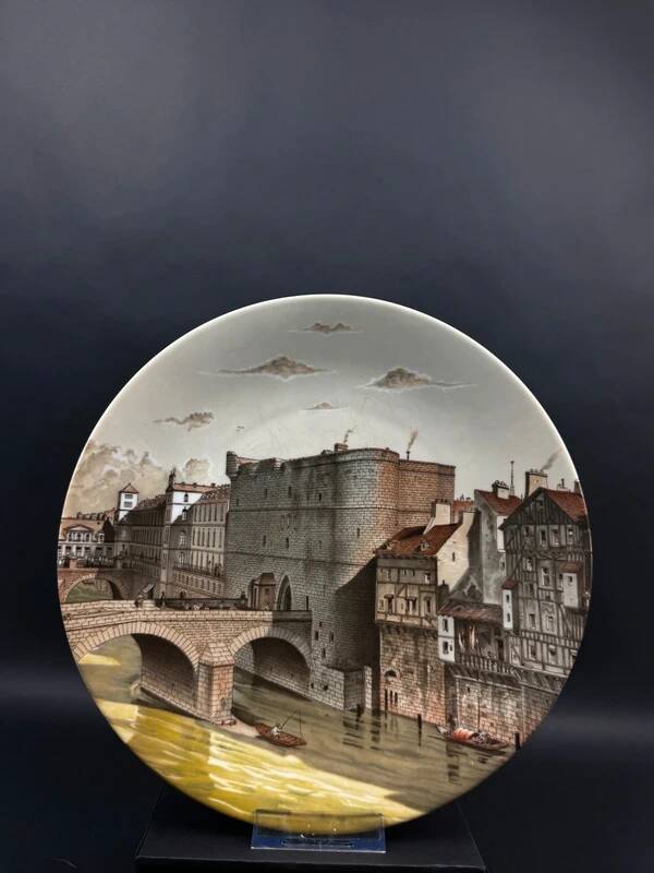 4 decorative porcelain plates from Paris “Paris through the ages”