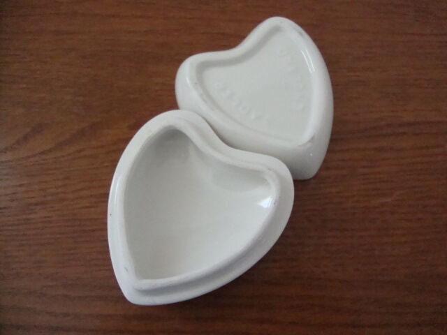 Jewelry box English porcelain in the shape of a heart decorated flowers